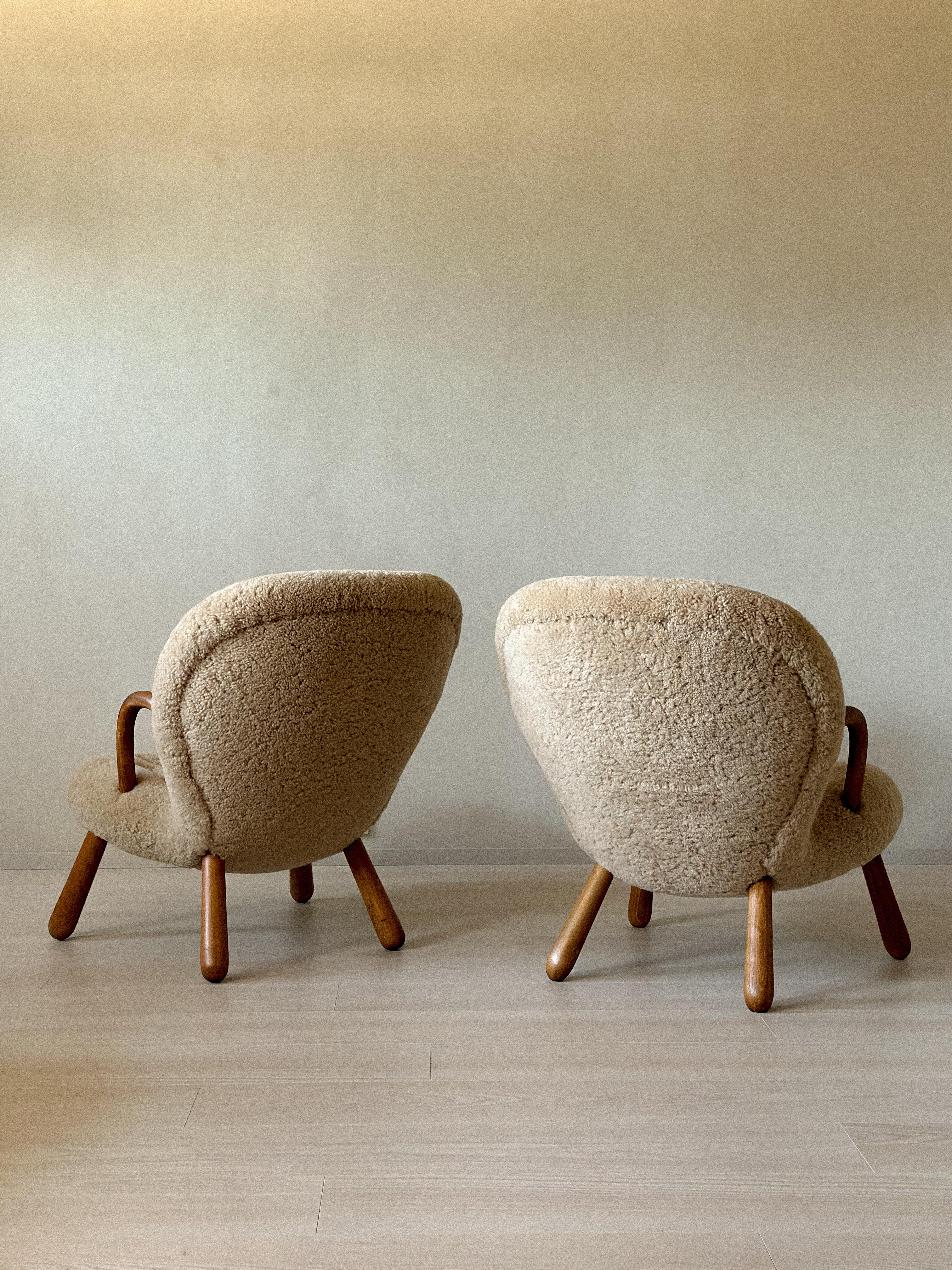Norwegian A Pair of Vintage Clam Chairs, by Arnold Madsen for Vik & Blindheim, Norway 1953 For Sale