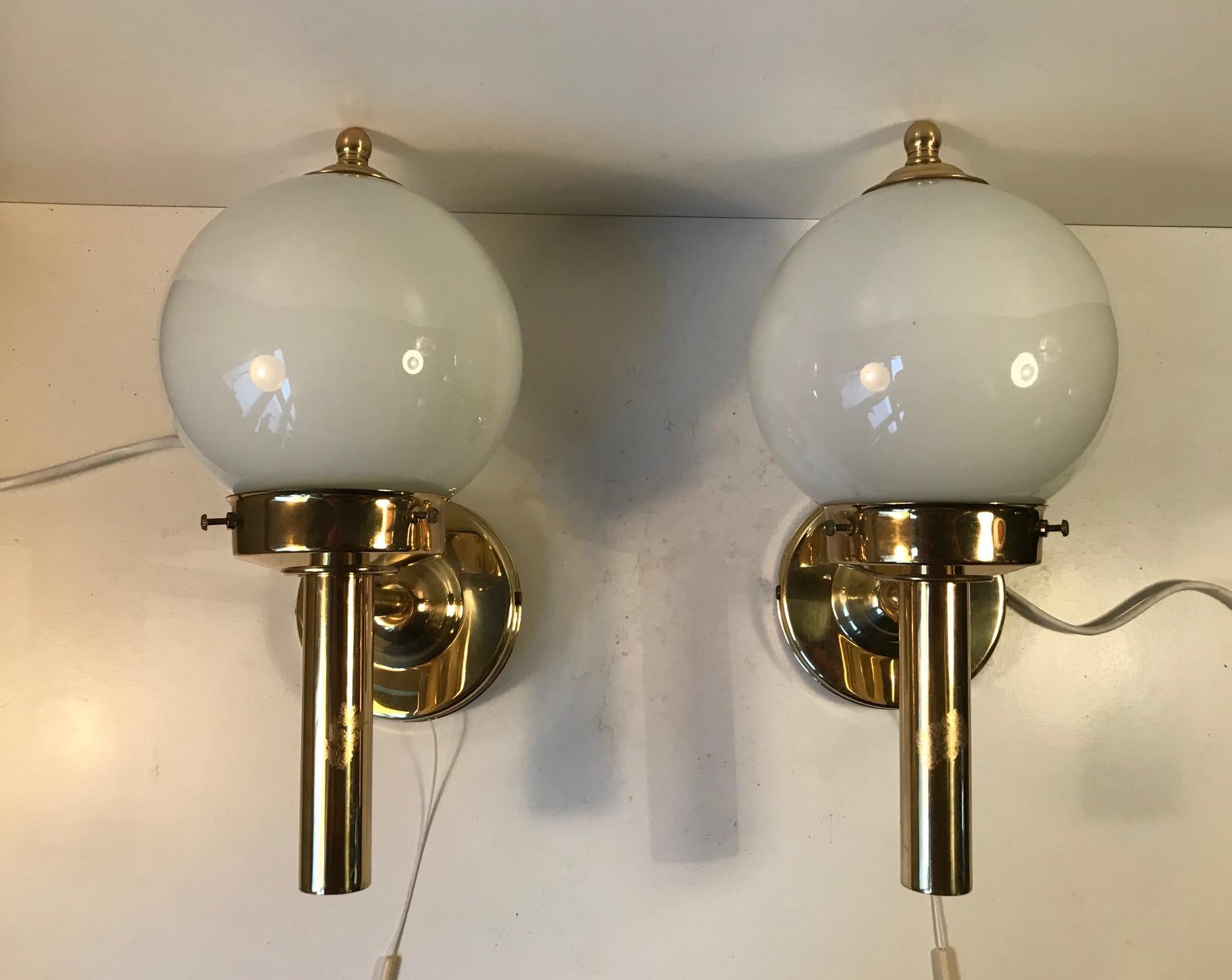 Pair of Vintage Danish Brass and Glass Nautical Wall Lights from Abo Randers In Good Condition In Esbjerg, DK