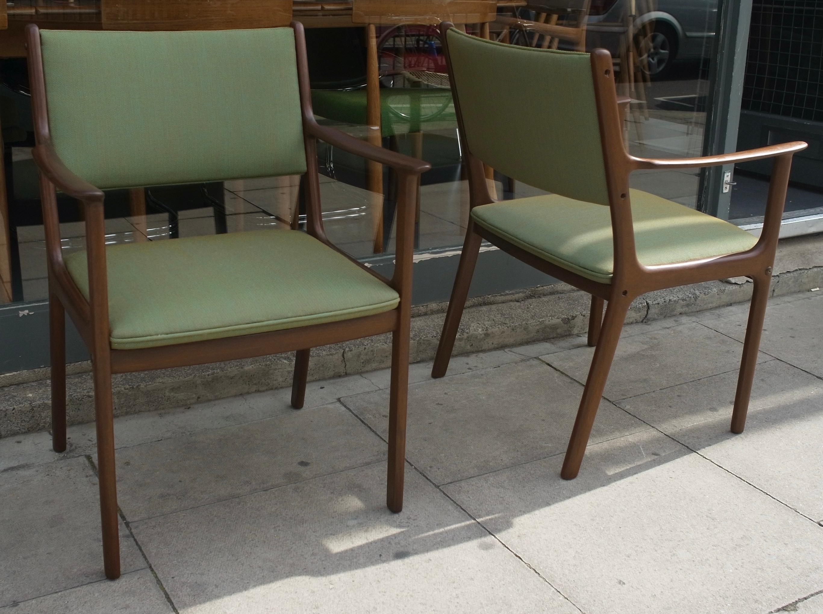 A pair of vintage Danish PJ 412 carver chairs by Ole Wanscher For Sale 11