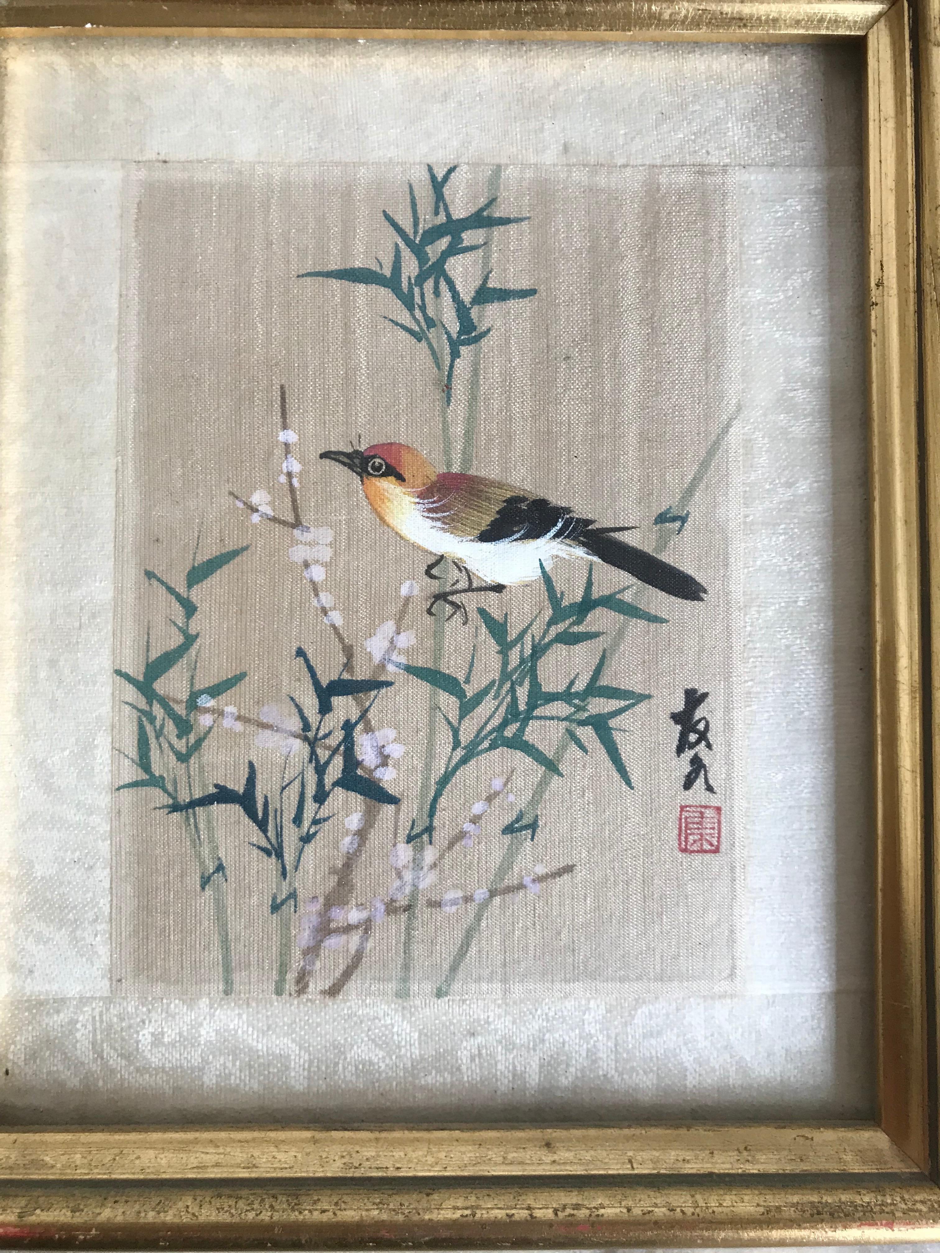 Pair of Vintage Framed Japanese Paintings of Birds on Silk In Good Condition In Antwerp, BE