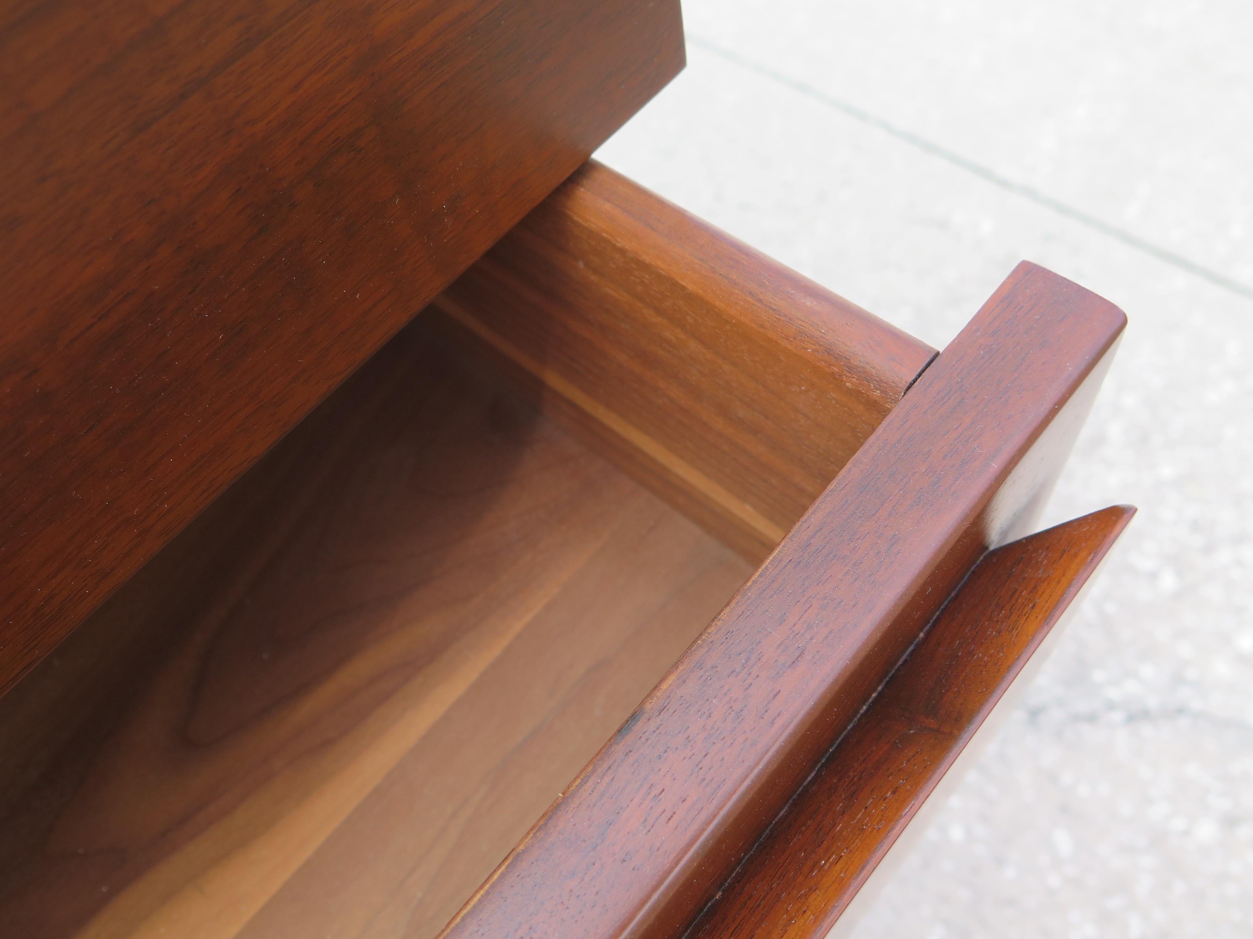 A Pair of Vintage Gio Ponti Dressers For Singer& Sons Ca' 1950's For Sale 2
