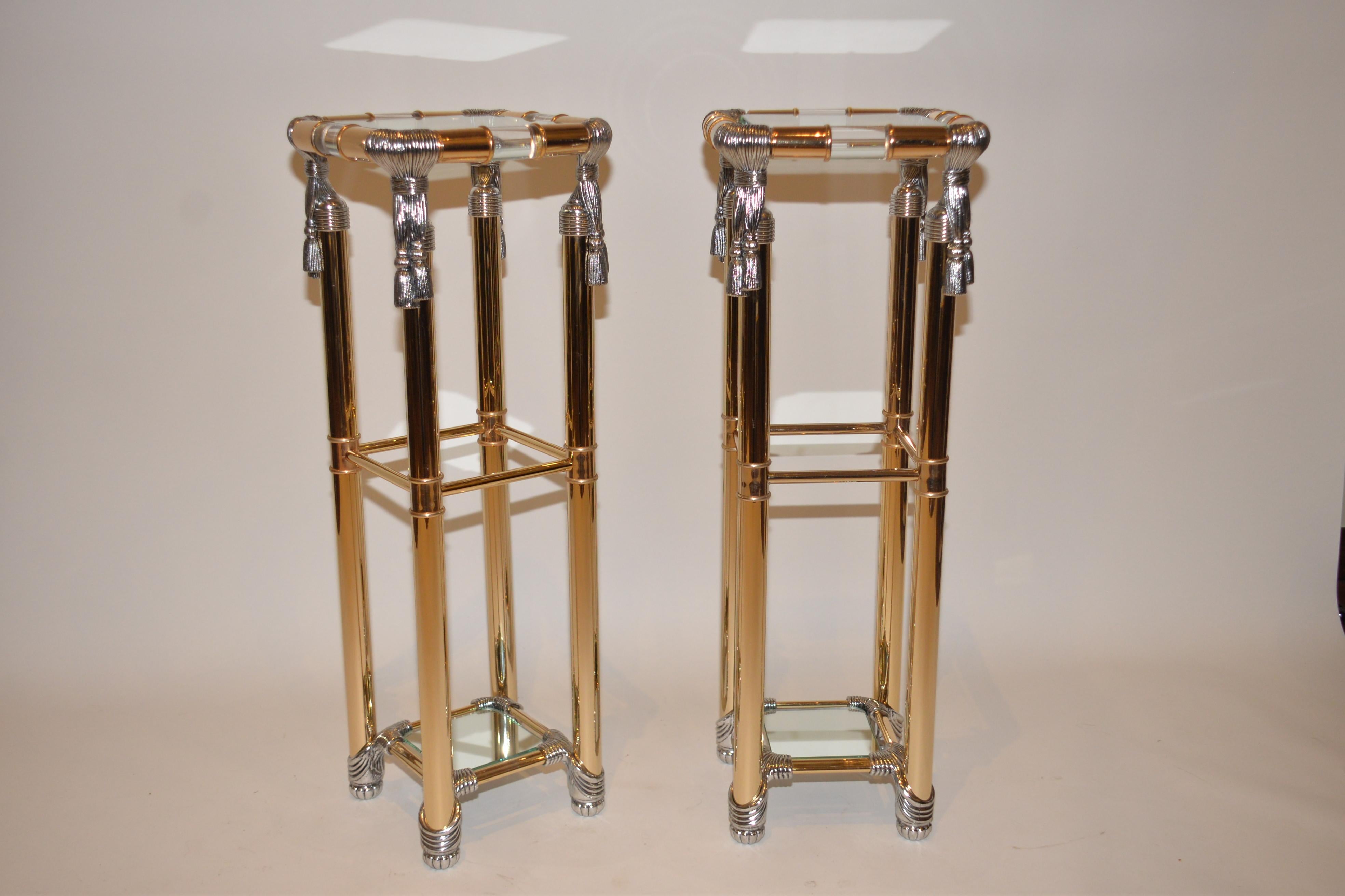 Pair of Vintage Hollywood Regency Pedestal Stands In Good Condition For Sale In Crowborough, East Sussex