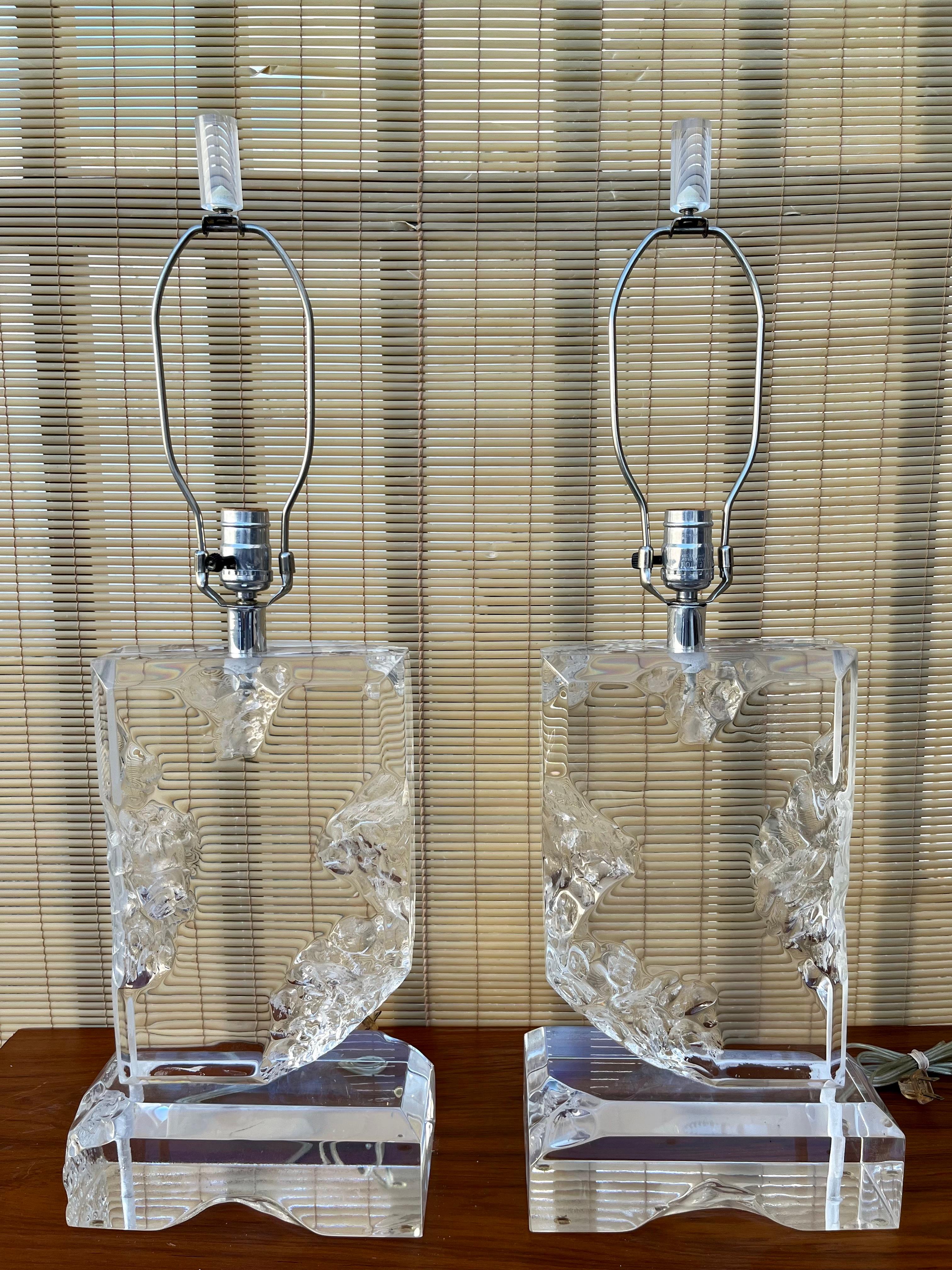 Late 20th Century A Pair of Vintage Hollywood Regency Sculpted Lucite Table Lamps. Circa 1970s. For Sale