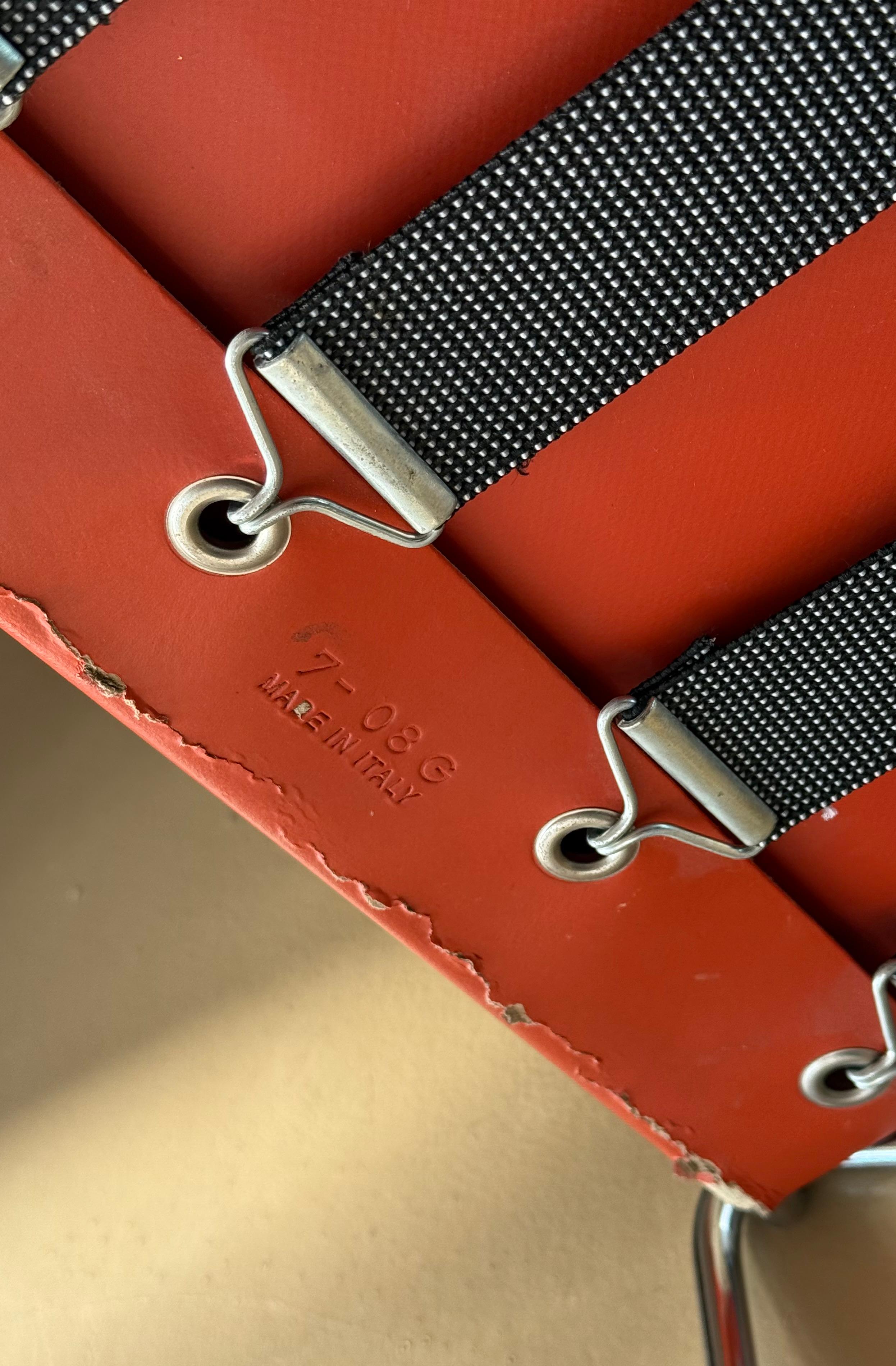 Paire de tabourets de bar italiens vintage en cuir et chrome, milieu du 20e siècle en vente 4