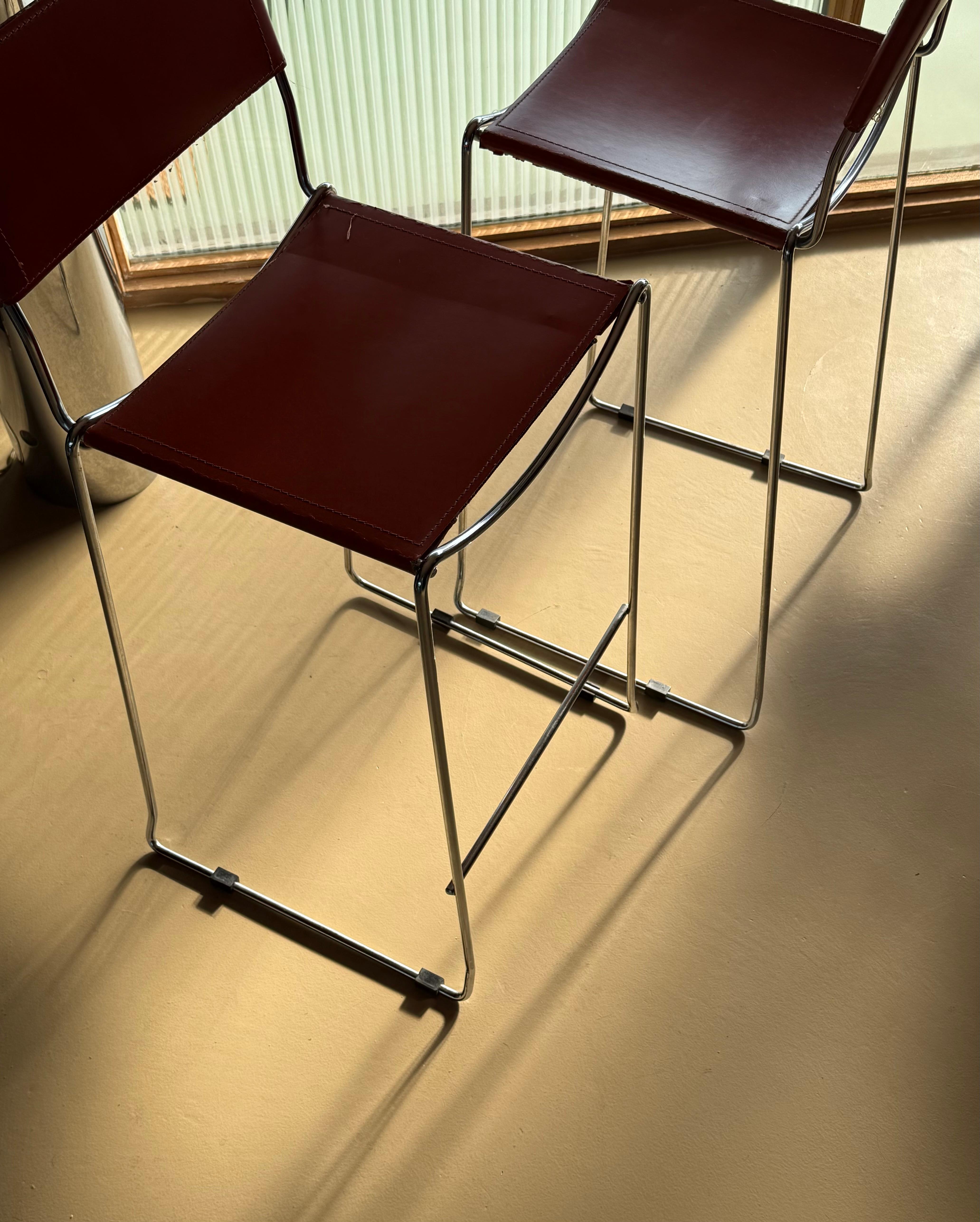 Paire de tabourets de bar italiens vintage en cuir et chrome, milieu du 20e siècle en vente 7