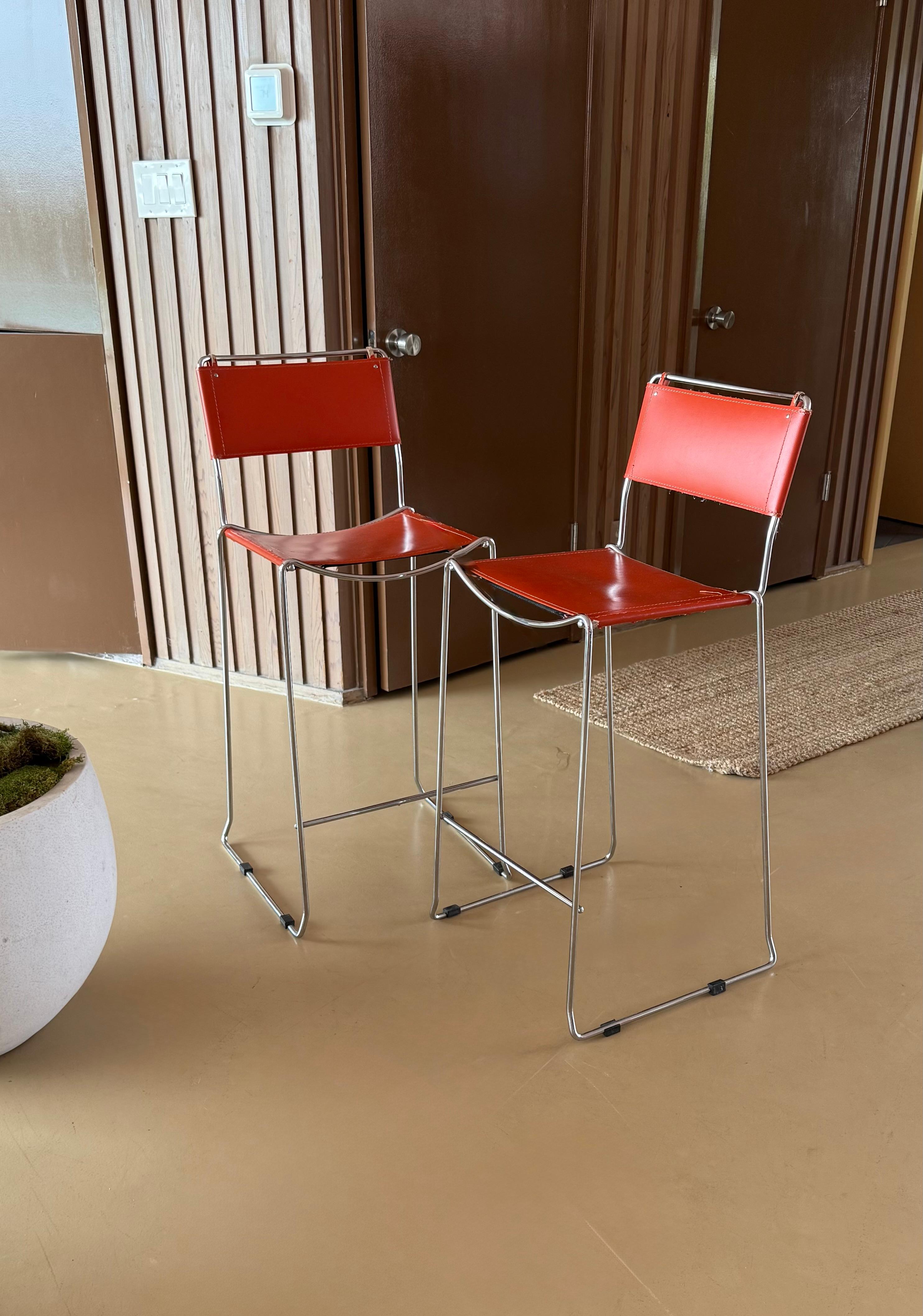 Paire de tabourets de bar italiens vintage en cuir et chrome, milieu du 20e siècle en vente 11