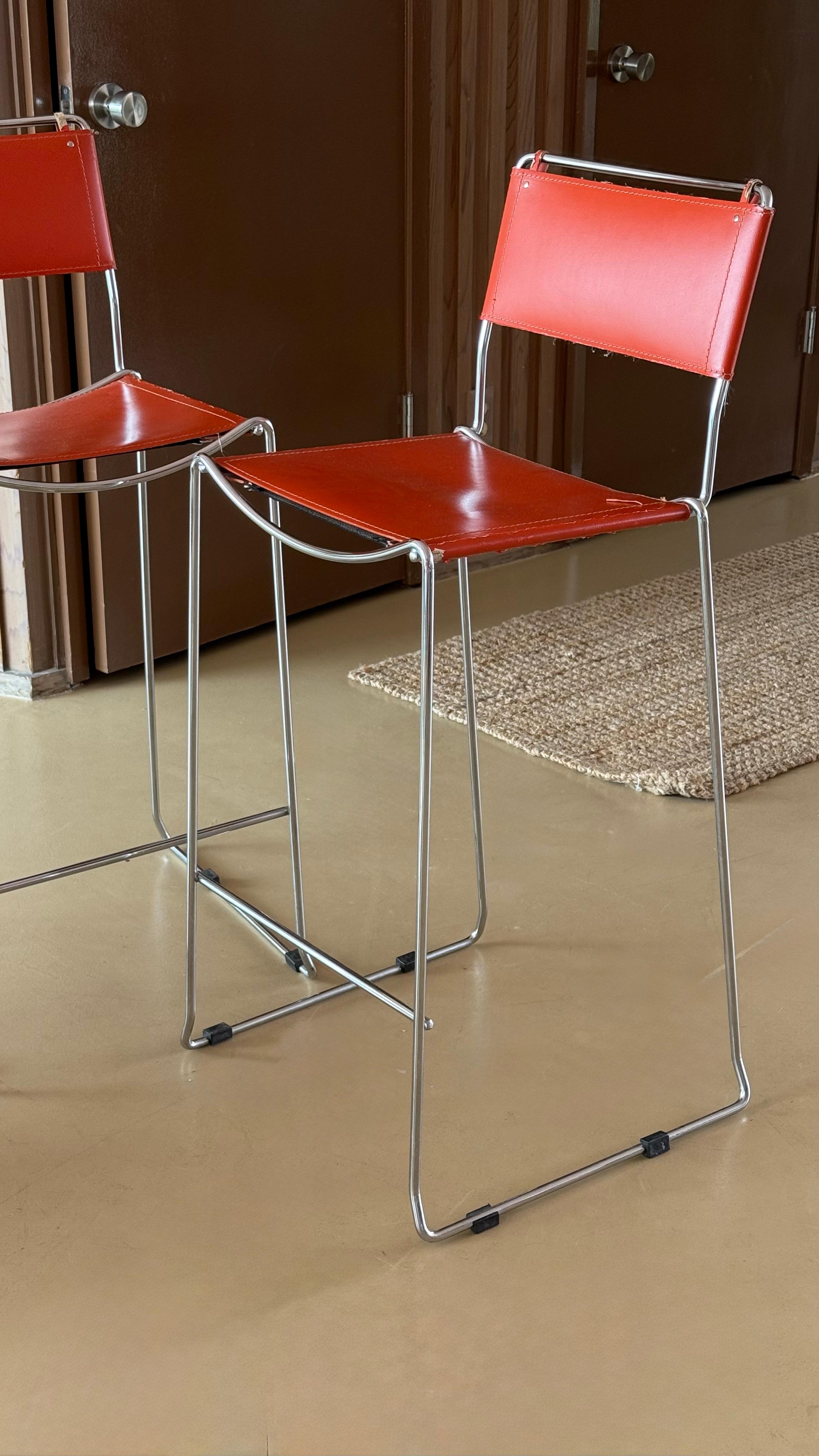 Paire de tabourets de bar italiens vintage en cuir et chrome, milieu du 20e siècle en vente 12