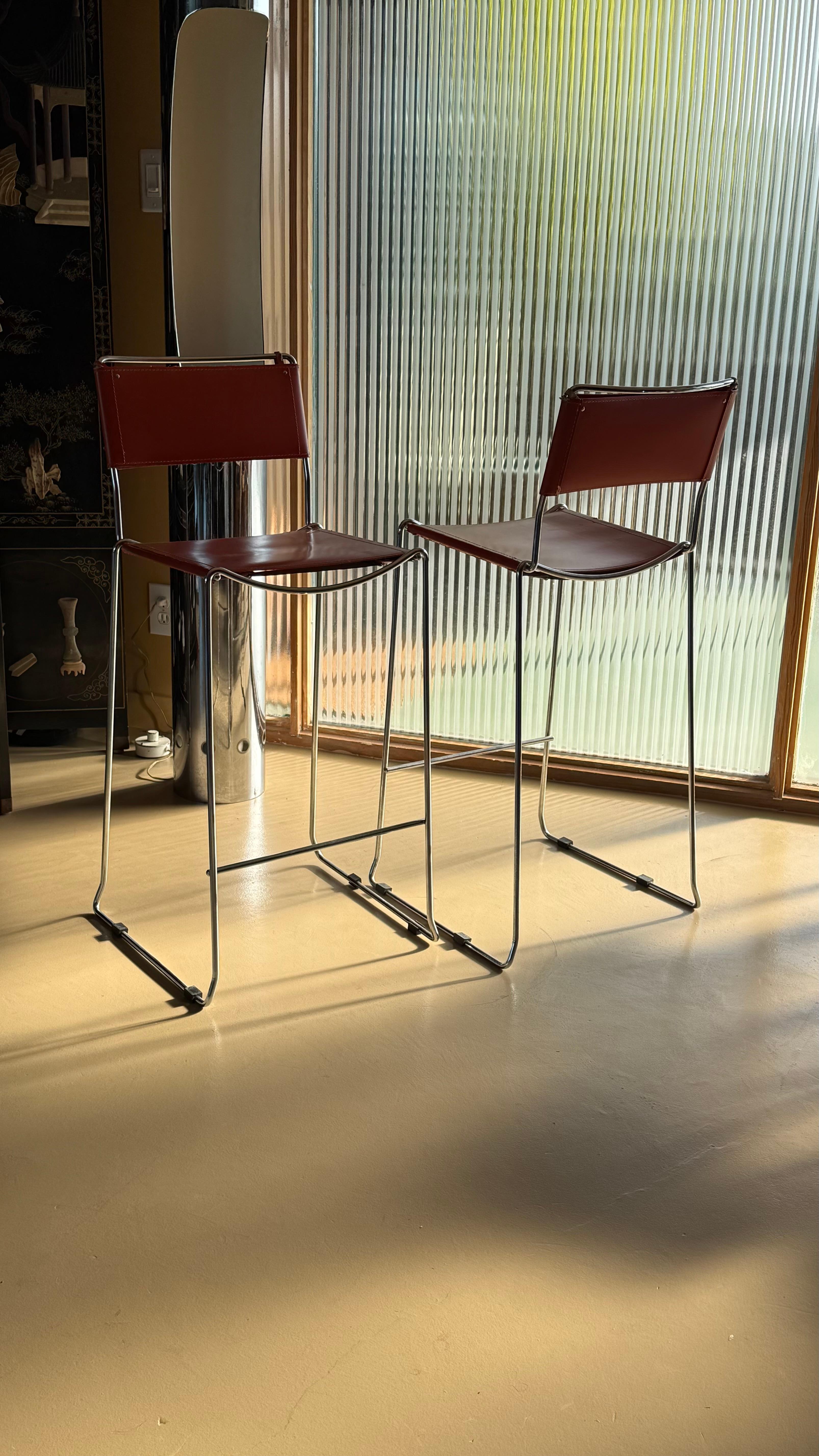 Paire de tabourets de bar italiens vintage en cuir et chrome, milieu du 20e siècle en vente 14
