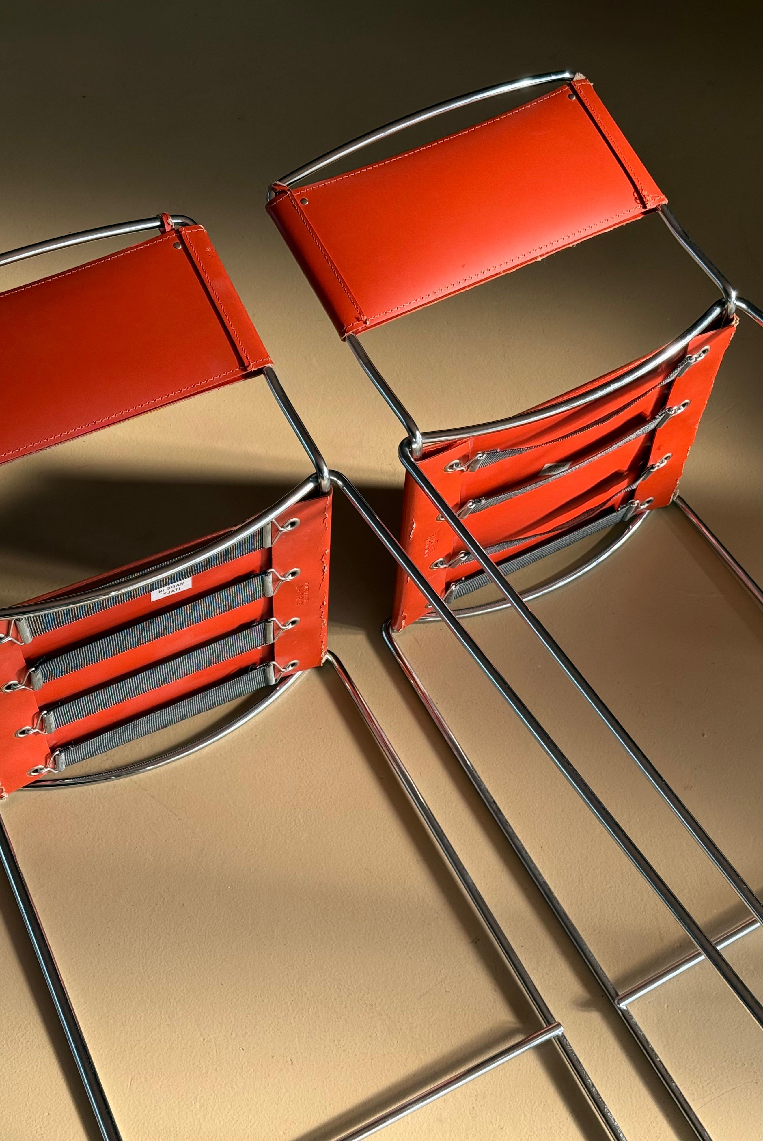 Cuir Paire de tabourets de bar italiens vintage en cuir et chrome, milieu du 20e siècle en vente