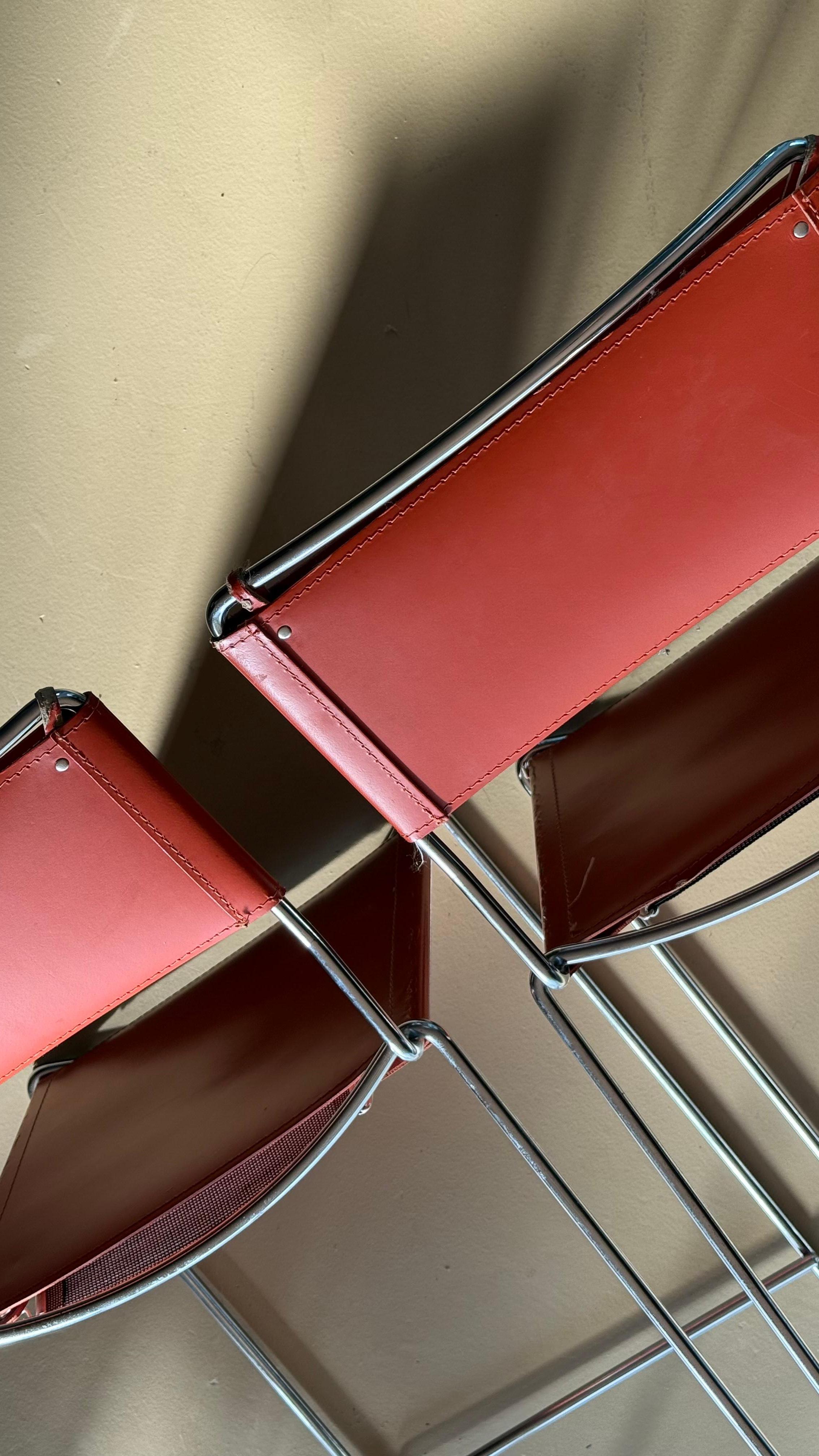 Paire de tabourets de bar italiens vintage en cuir et chrome, milieu du 20e siècle en vente 2