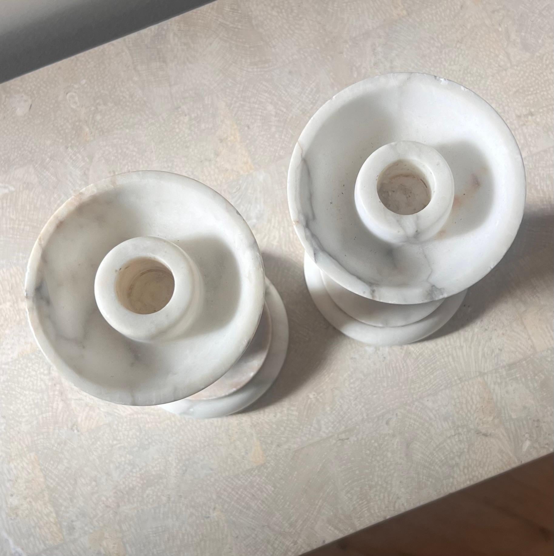 Pareja de candelabros de mármol italianos de época, S. XX en venta 5