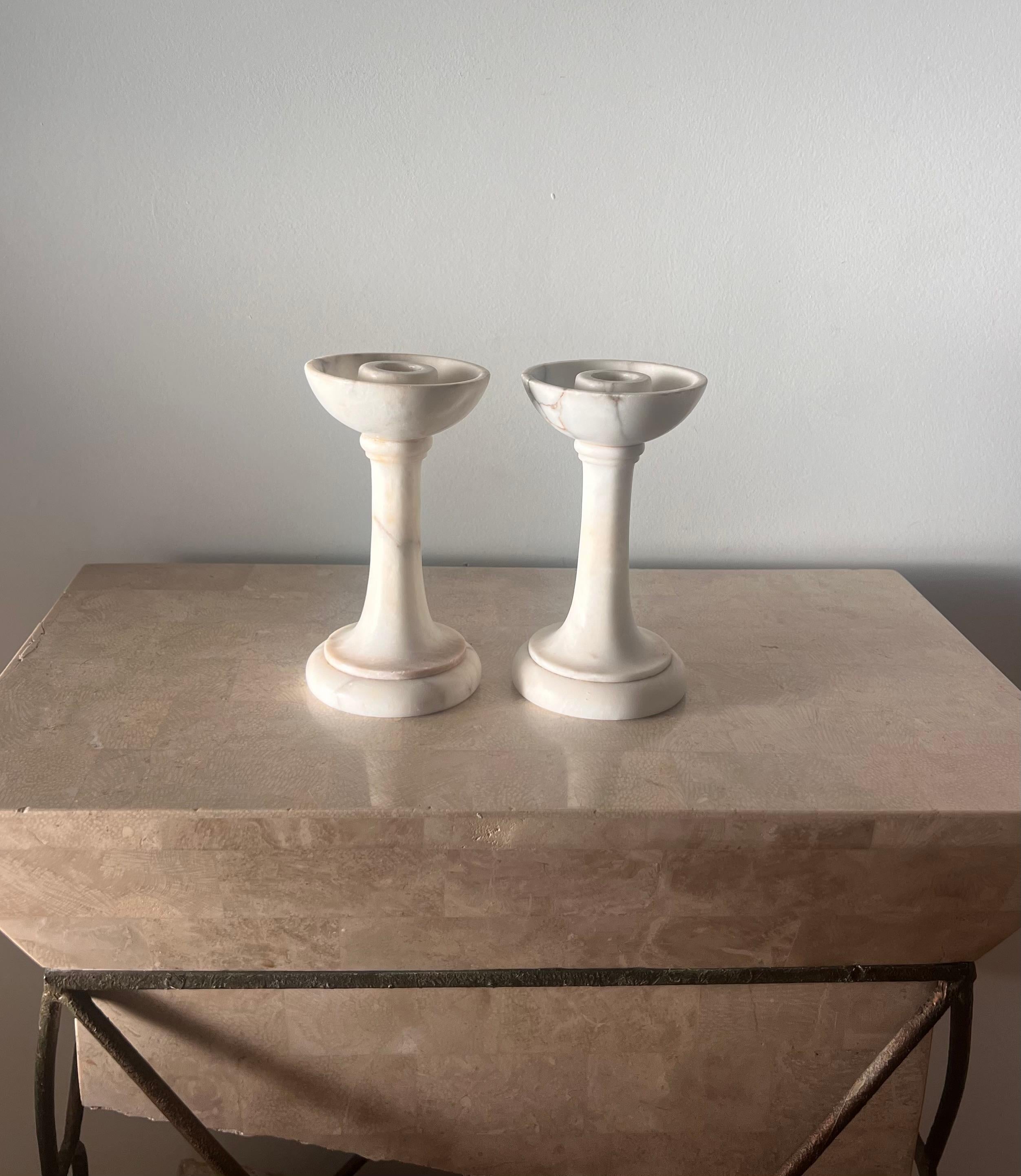 Pareja de candelabros de mármol italianos de época, S. XX en venta 10