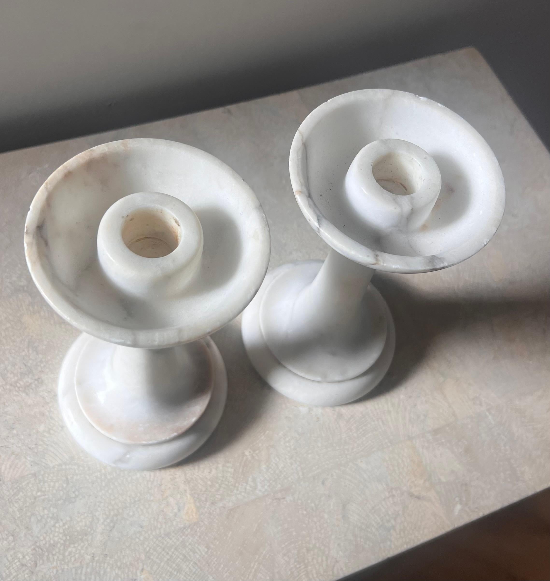 Pareja de candelabros de mármol italianos de época, S. XX en Bueno estado para la venta en View Park, CA