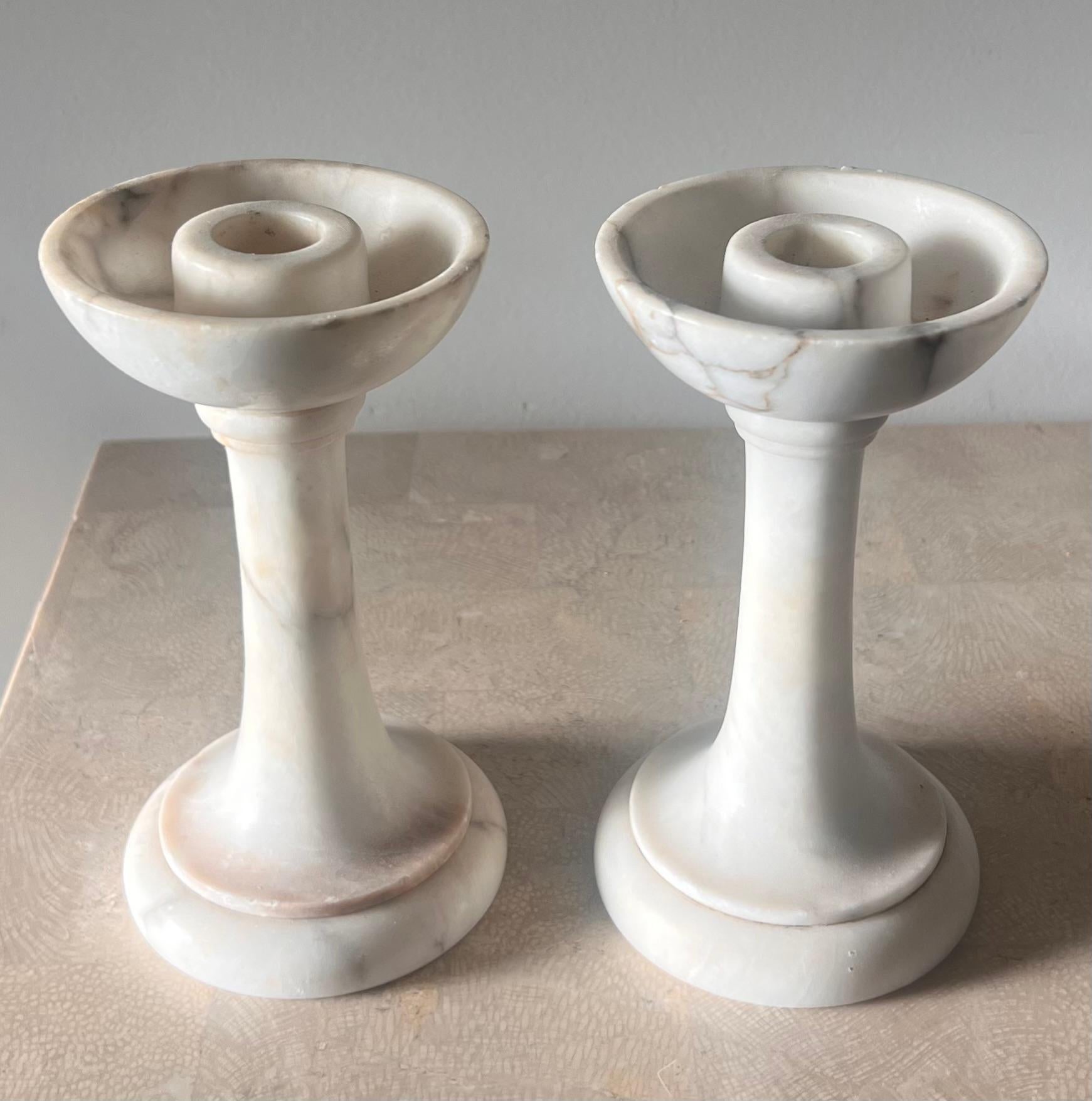 Pareja de candelabros de mármol italianos de época, S. XX siglo XX en venta