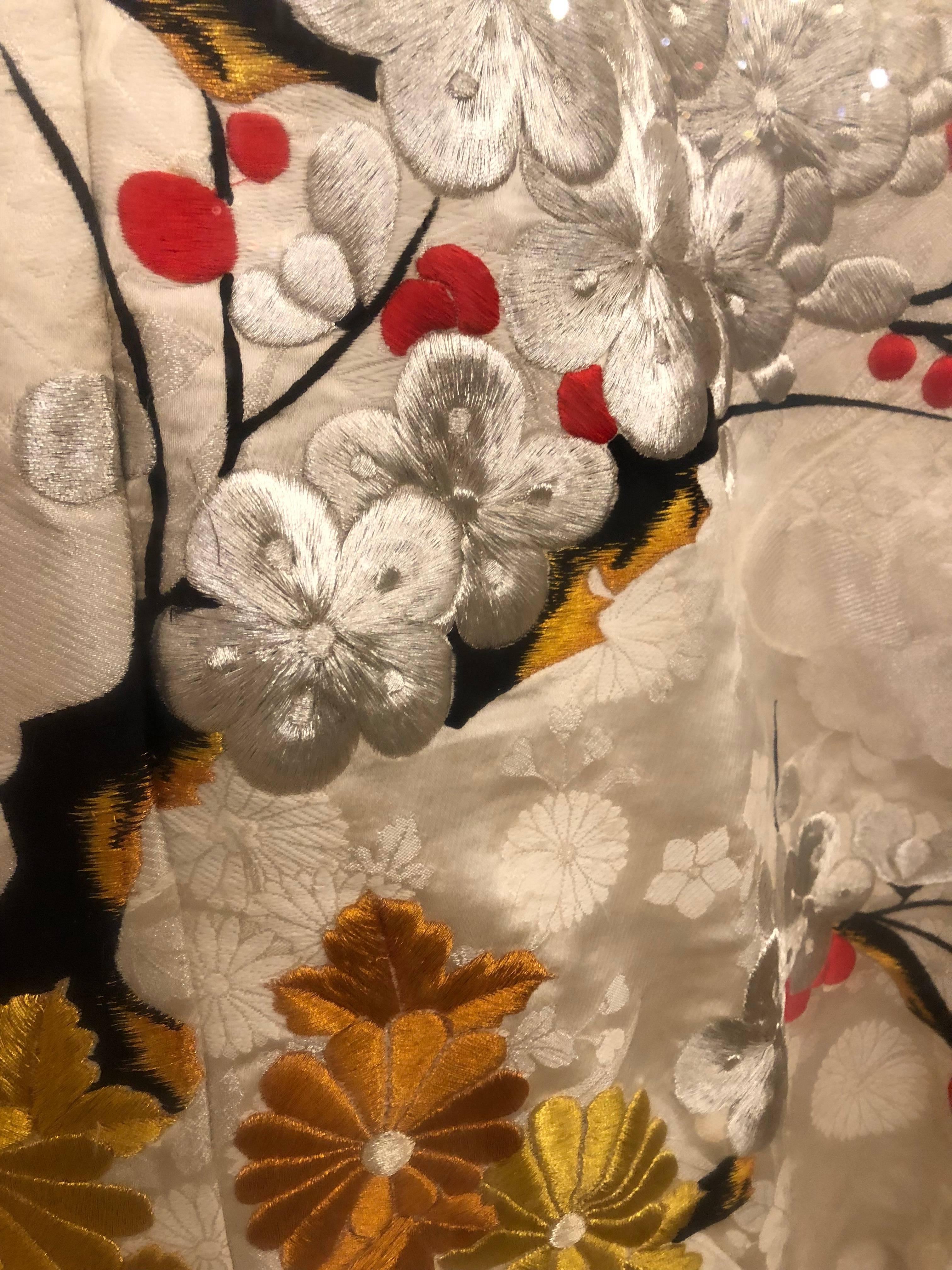 Acrylique Paire de vieilles robes de mariée en kimono dans des cadres en verre
