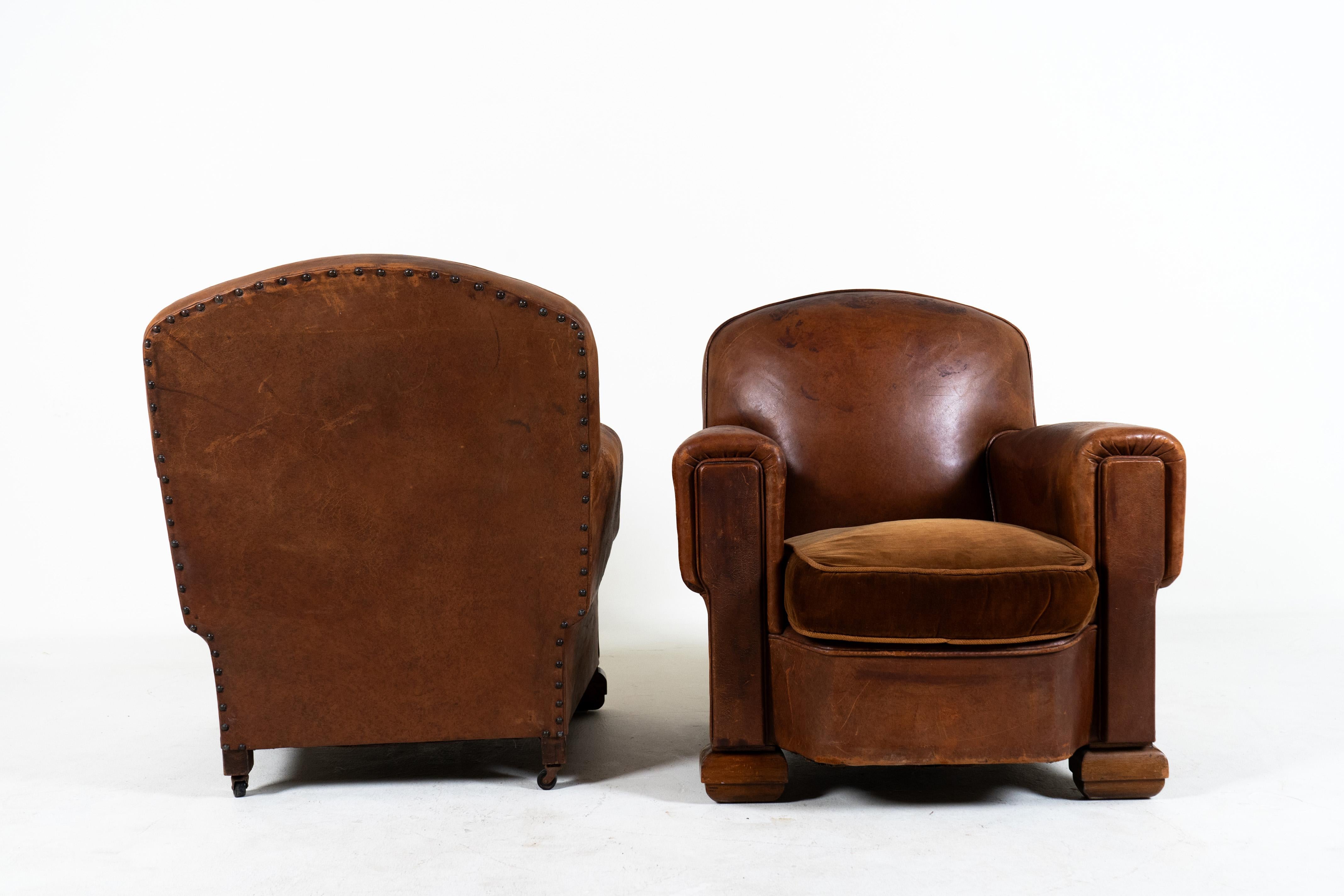 Français Paire de fauteuils club vintage en cuir, France, vers 1950 en vente
