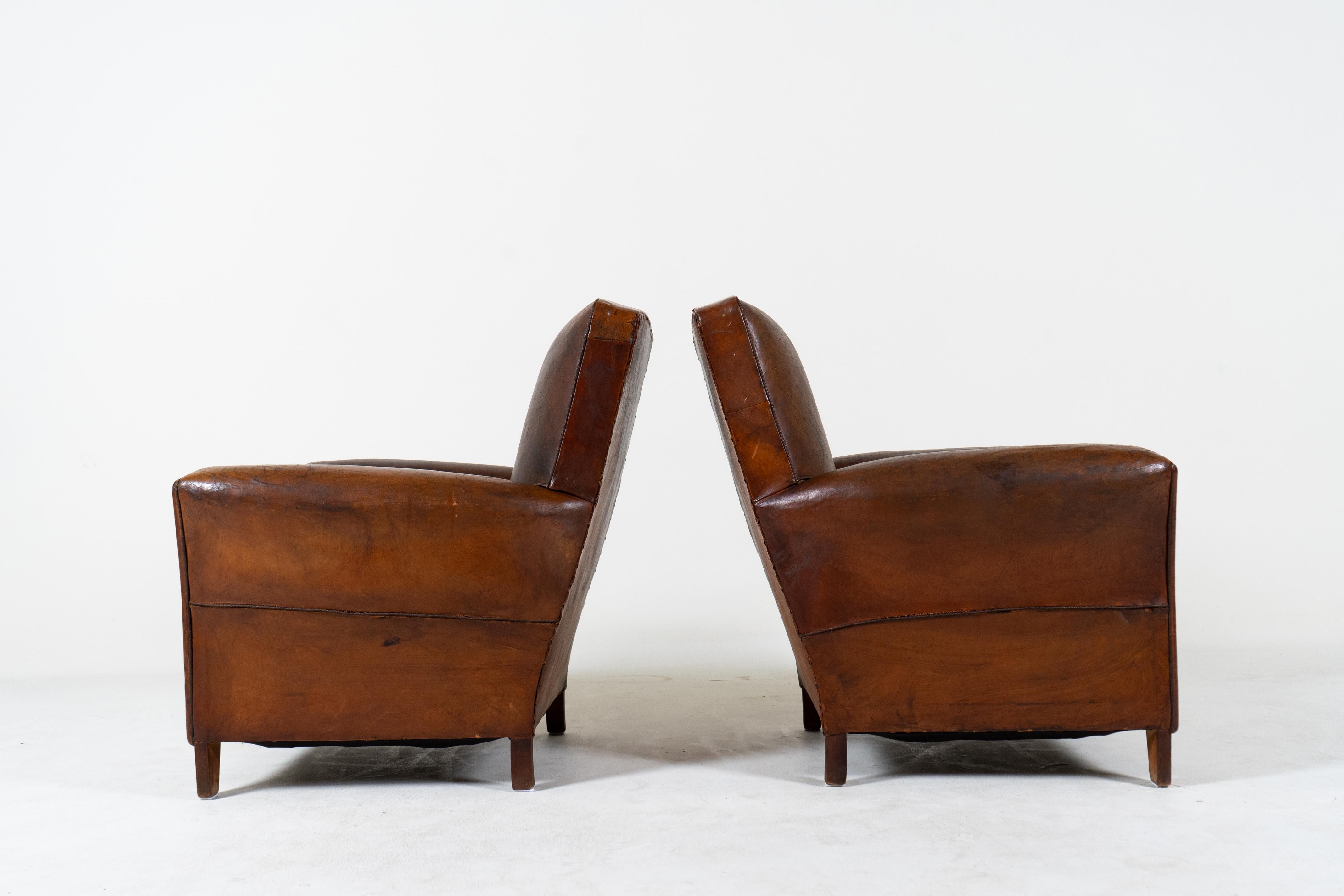 20ième siècle Paire de fauteuils club vintage en cuir, France, vers 1950 en vente