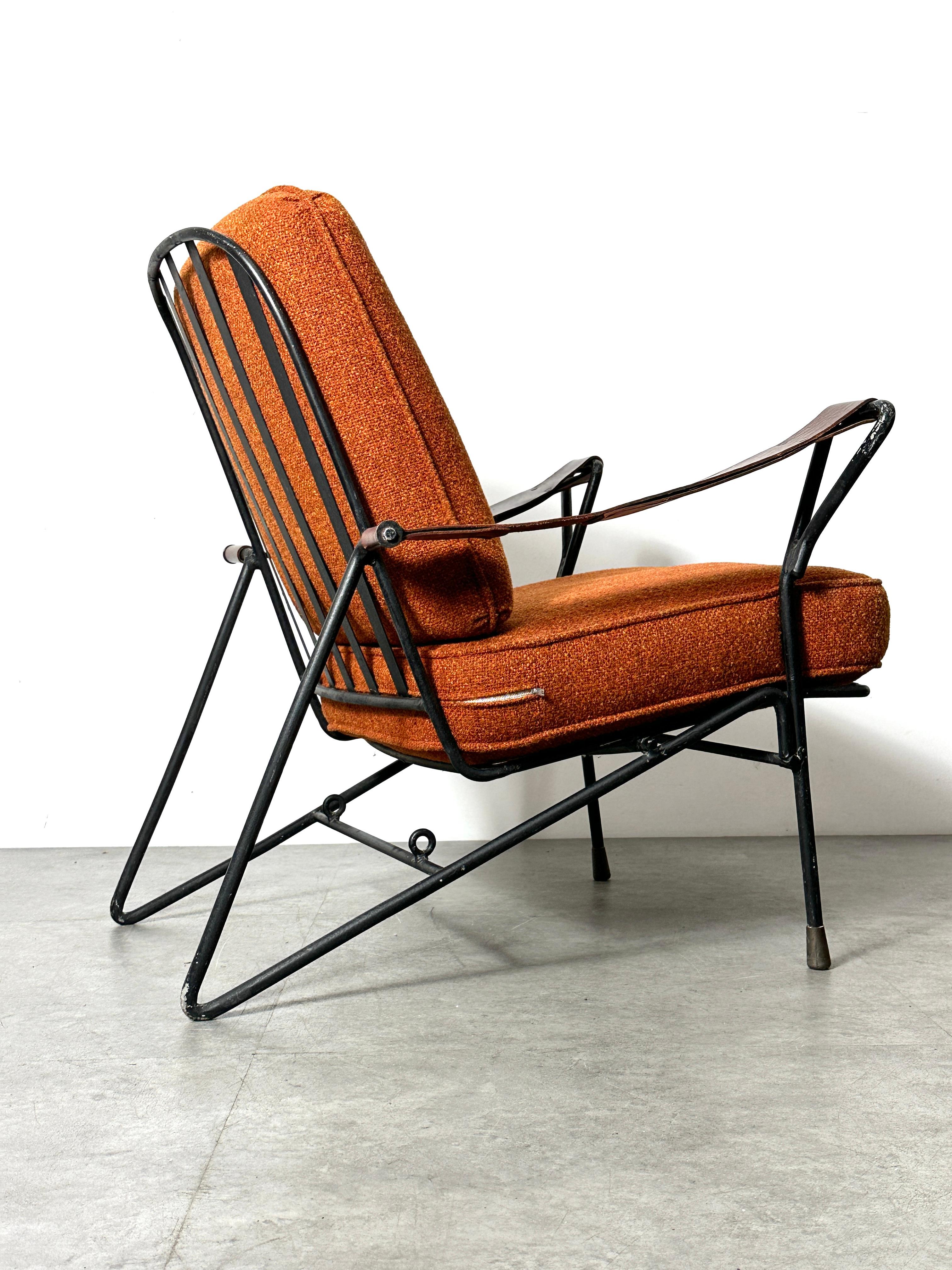 Paire de chaises longues en cuir et en fer du milieu du siècle dernier et de la modernité mexicaine, années 1950 Bon état - En vente à Troy, MI