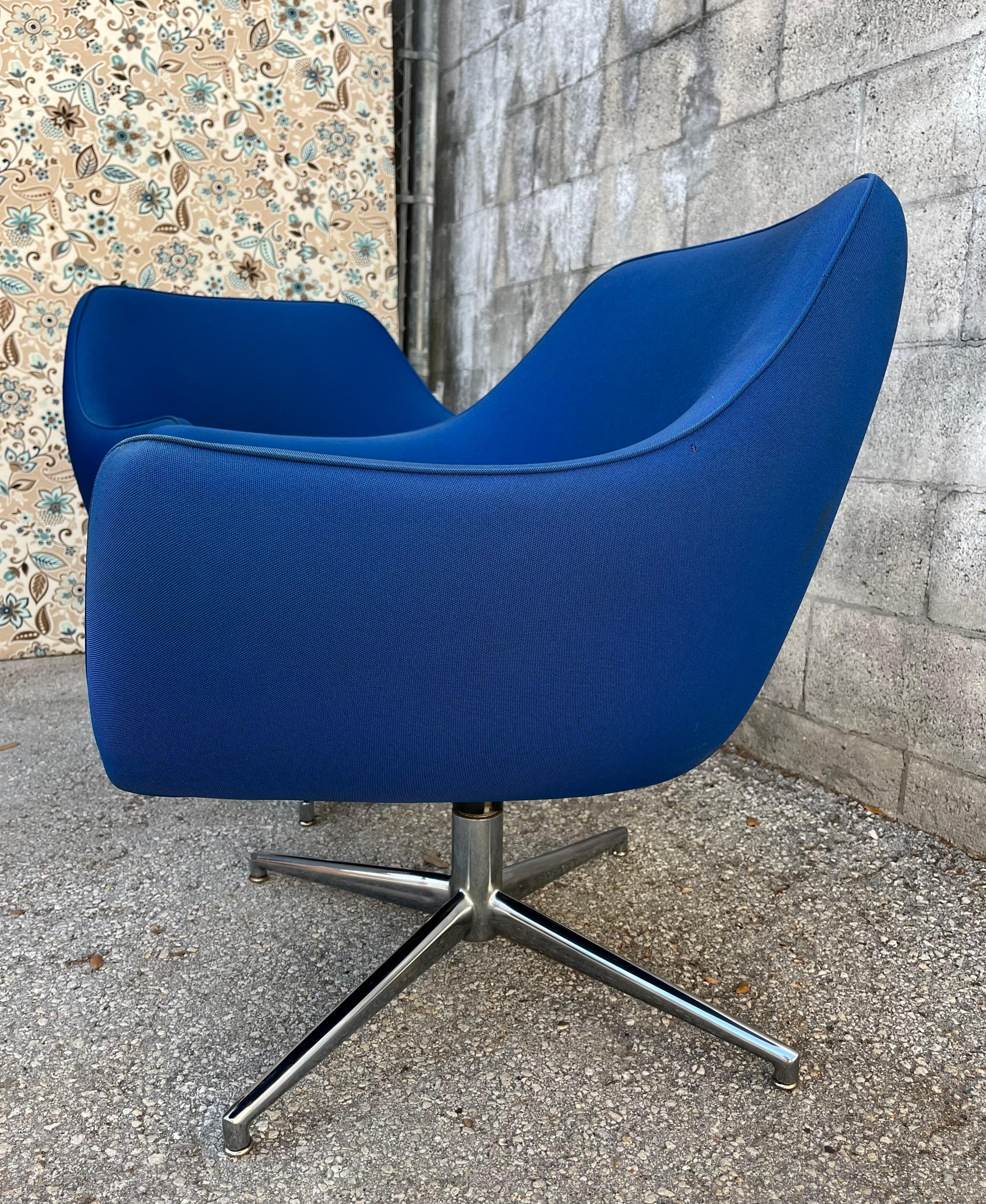 Ein Paar moderne Vintage-Blasenstühle aus der Mitte des Jahrhunderts von Stow & Davis. Circa 1970er Jahre im Angebot 3