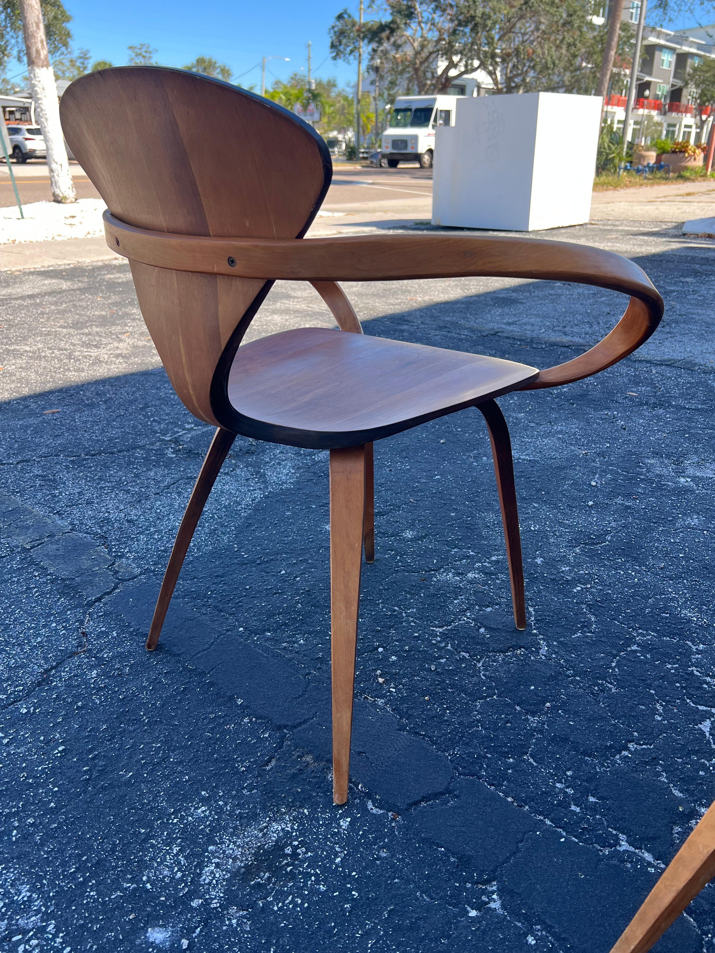 A Pair Of Vintage Norman Cherner Plycraft Armchairs ca' 1950's For Sale 4