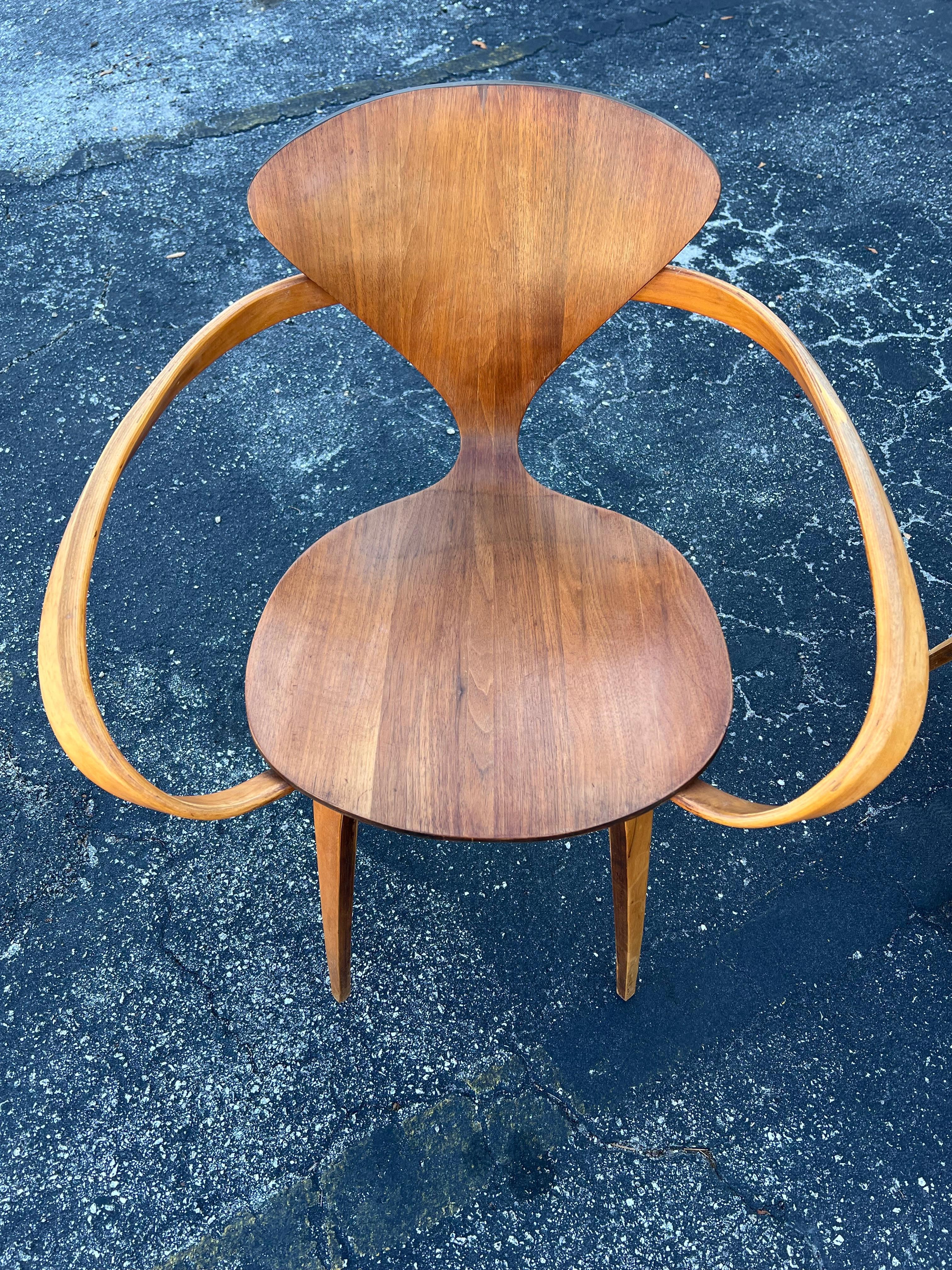 A Pair Of Vintage Norman Cherner Plycraft Armchairs ca' 1950's In Good Condition For Sale In St.Petersburg, FL