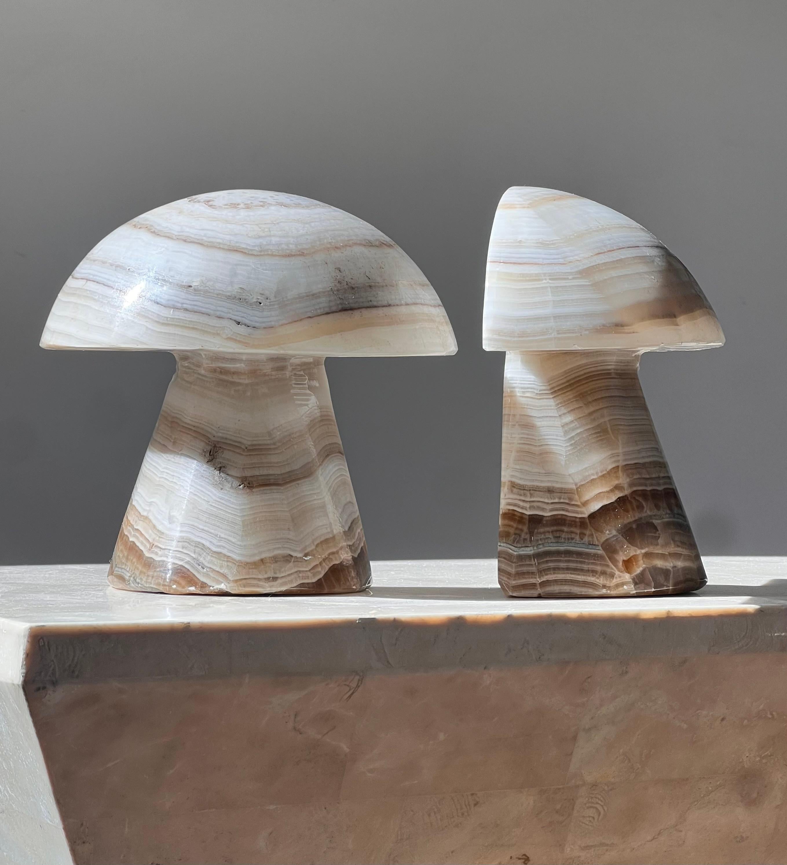 A pair of vintage onyx mushroom bookends, mid 20th century 3