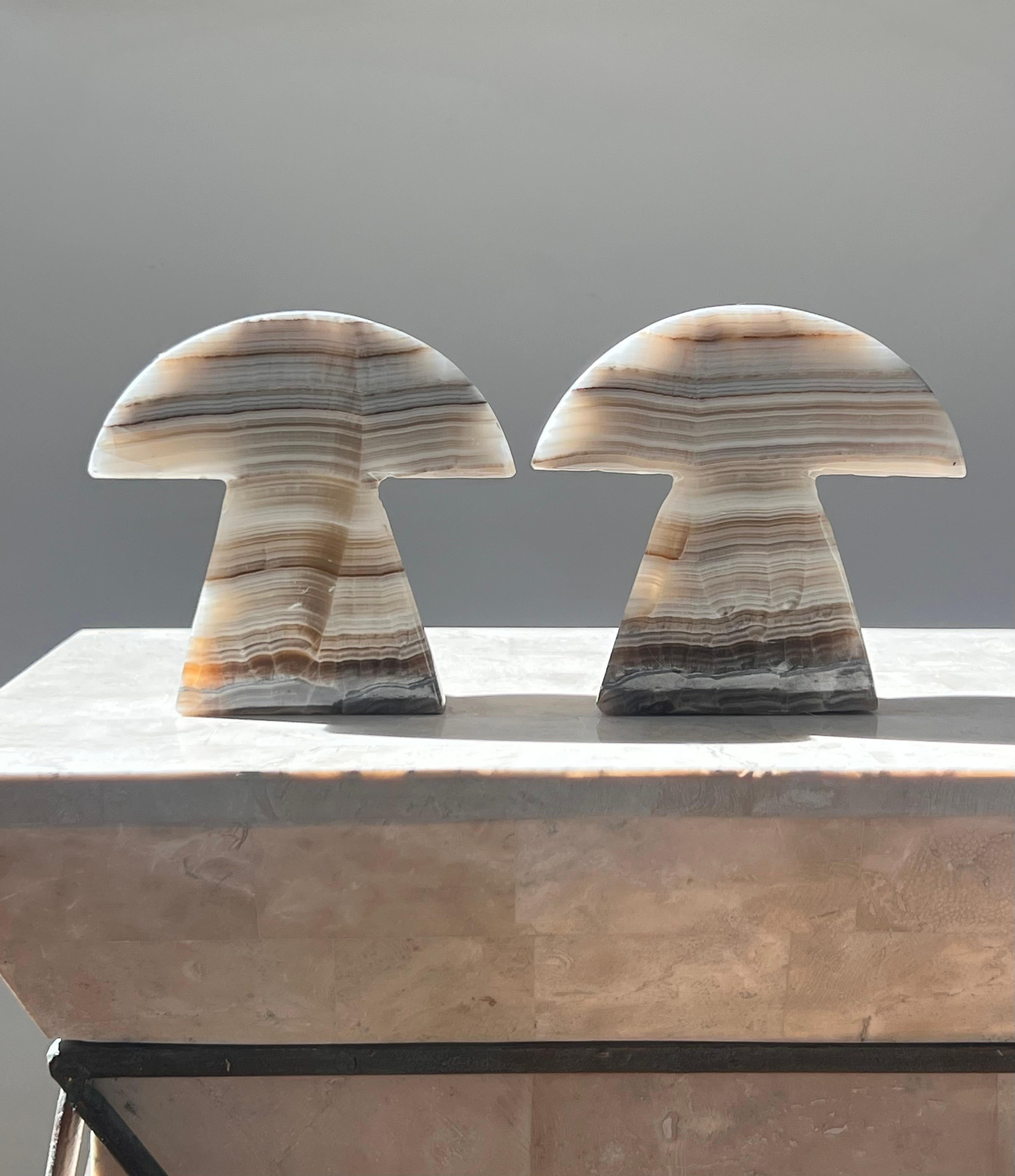 A pair of vintage onyx mushroom bookends, mid 20th century 4