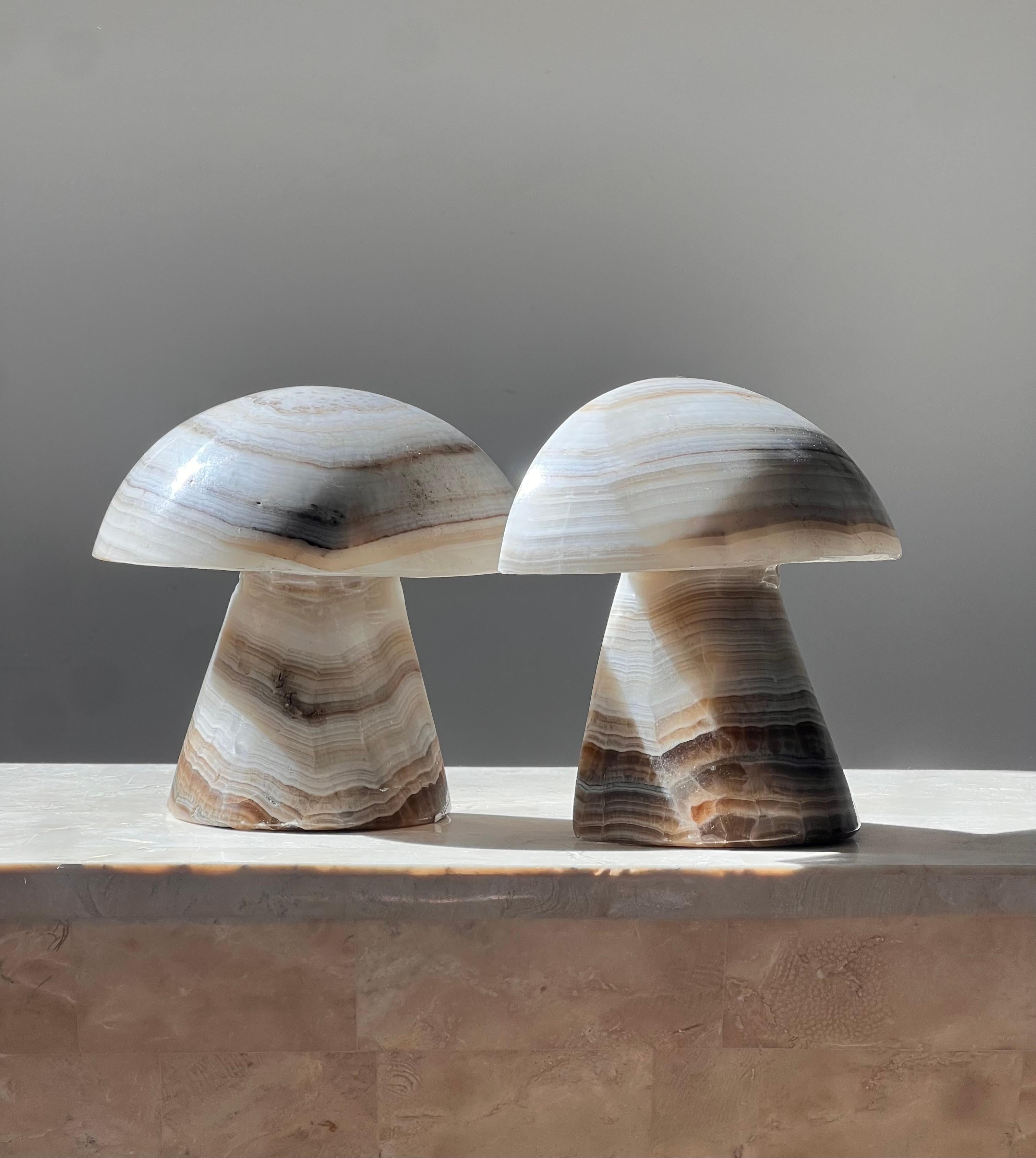 A pair of vintage onyx mushroom bookends, mid 20th century 6