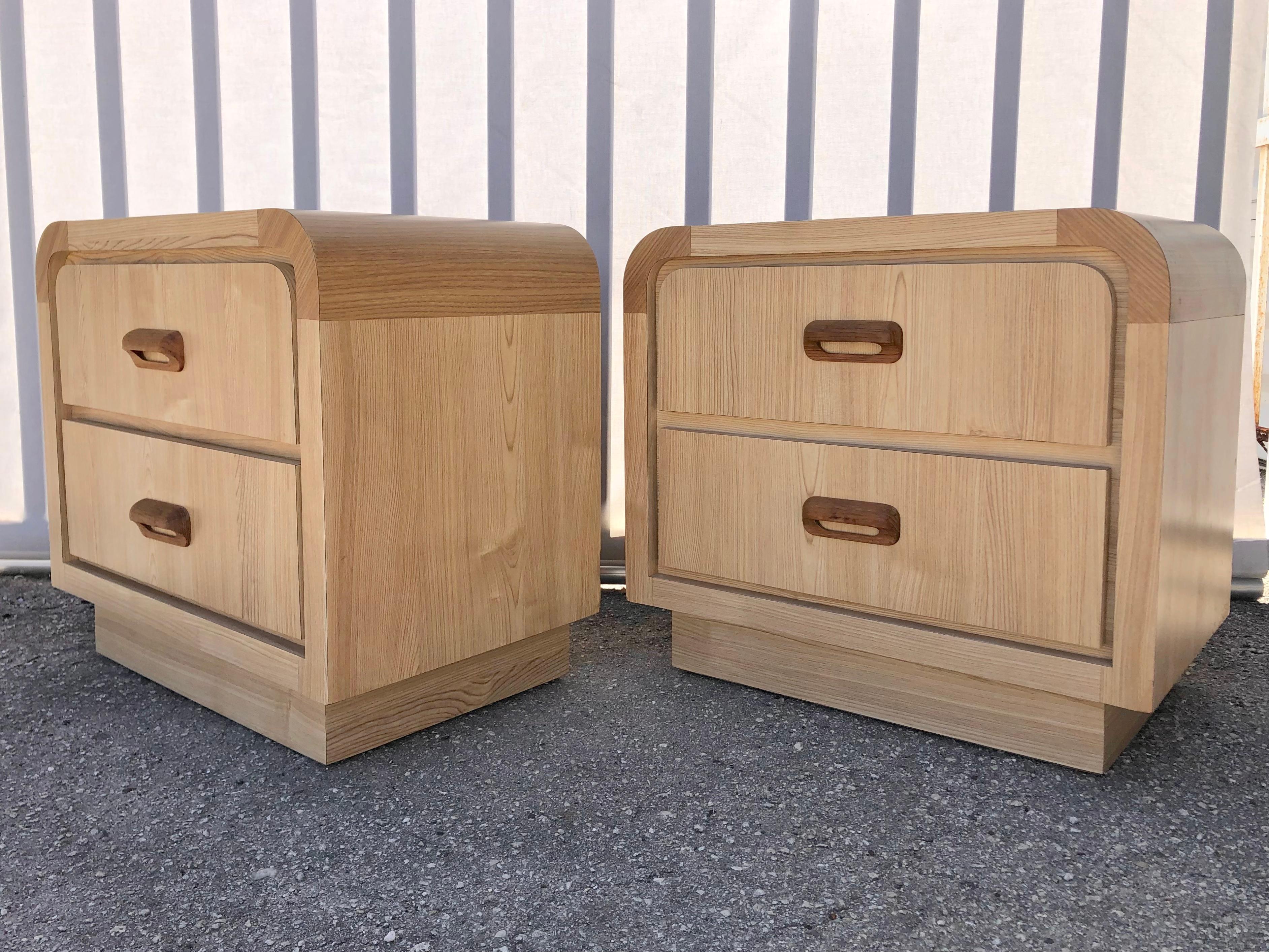 Late 20th Century Pair of Vintage Post-Modern Faux Wood Laminated Waterfall Nightstands. c 1980s For Sale