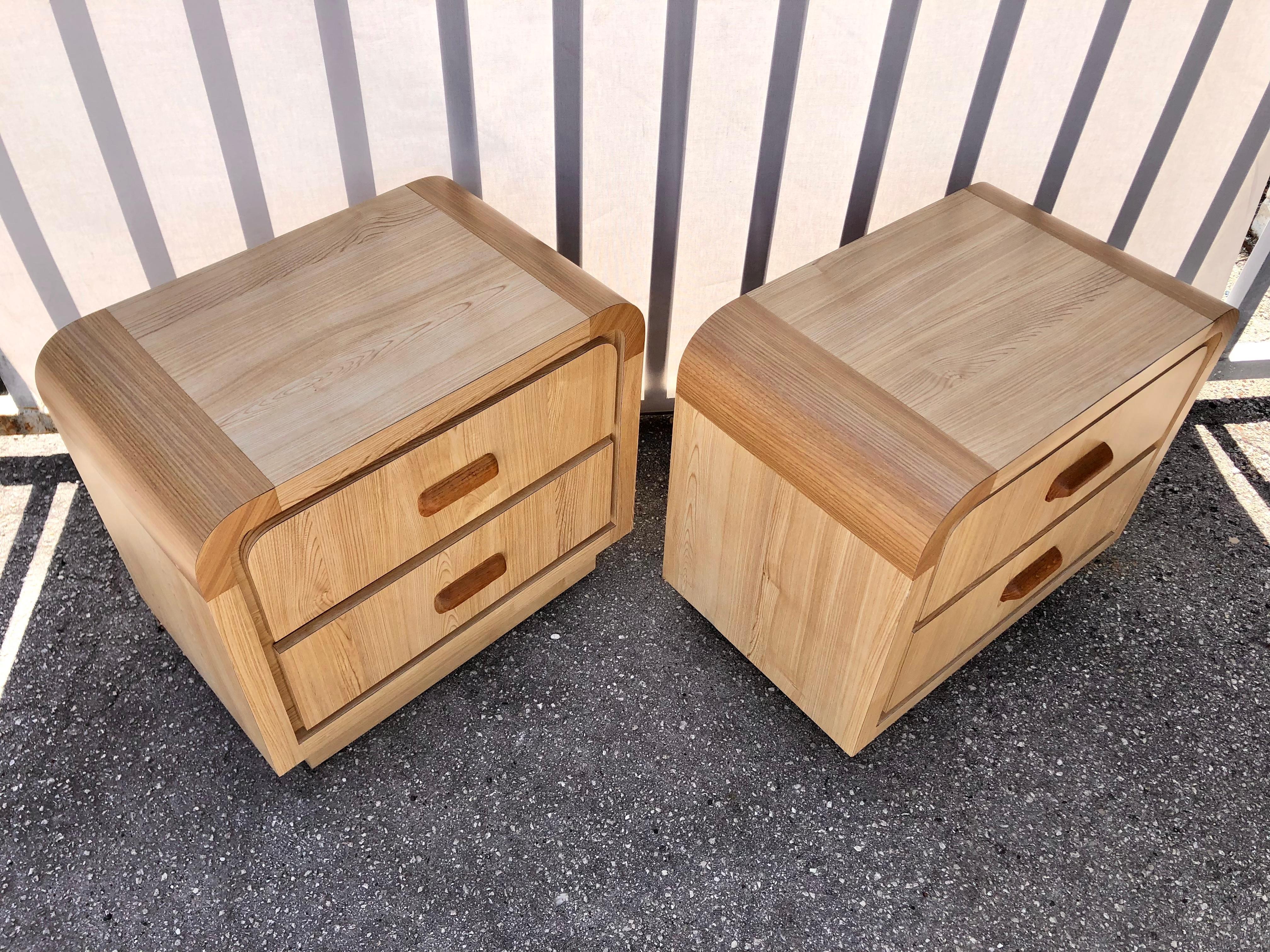 Pair of Vintage Post-Modern Faux Wood Laminated Waterfall Nightstands. c 1980s For Sale 2