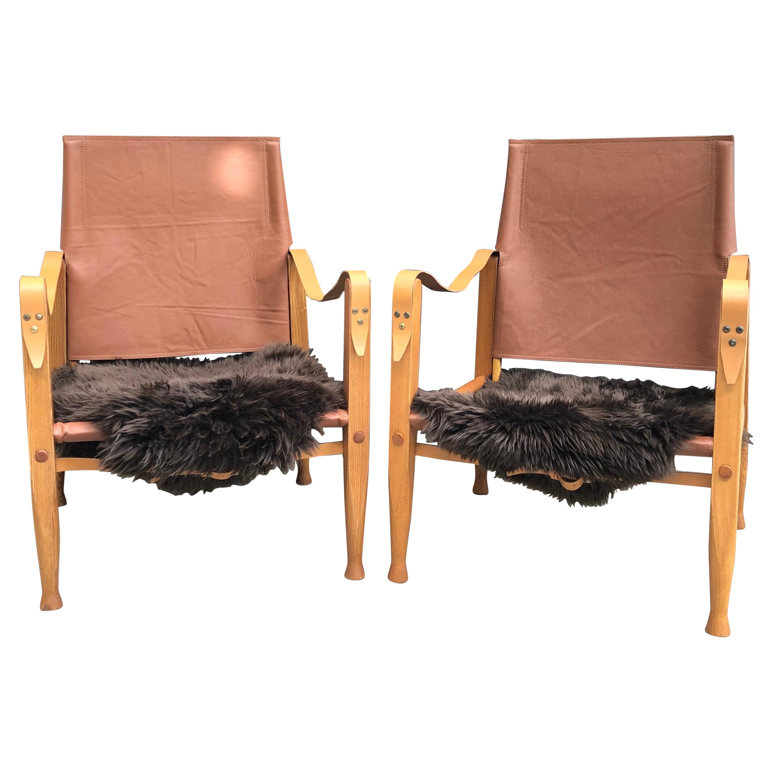 Ein Paar aufgearbeitete Kaare Klint-Safari-Stühle im Vintage-Stil aus den 1960er Jahren
