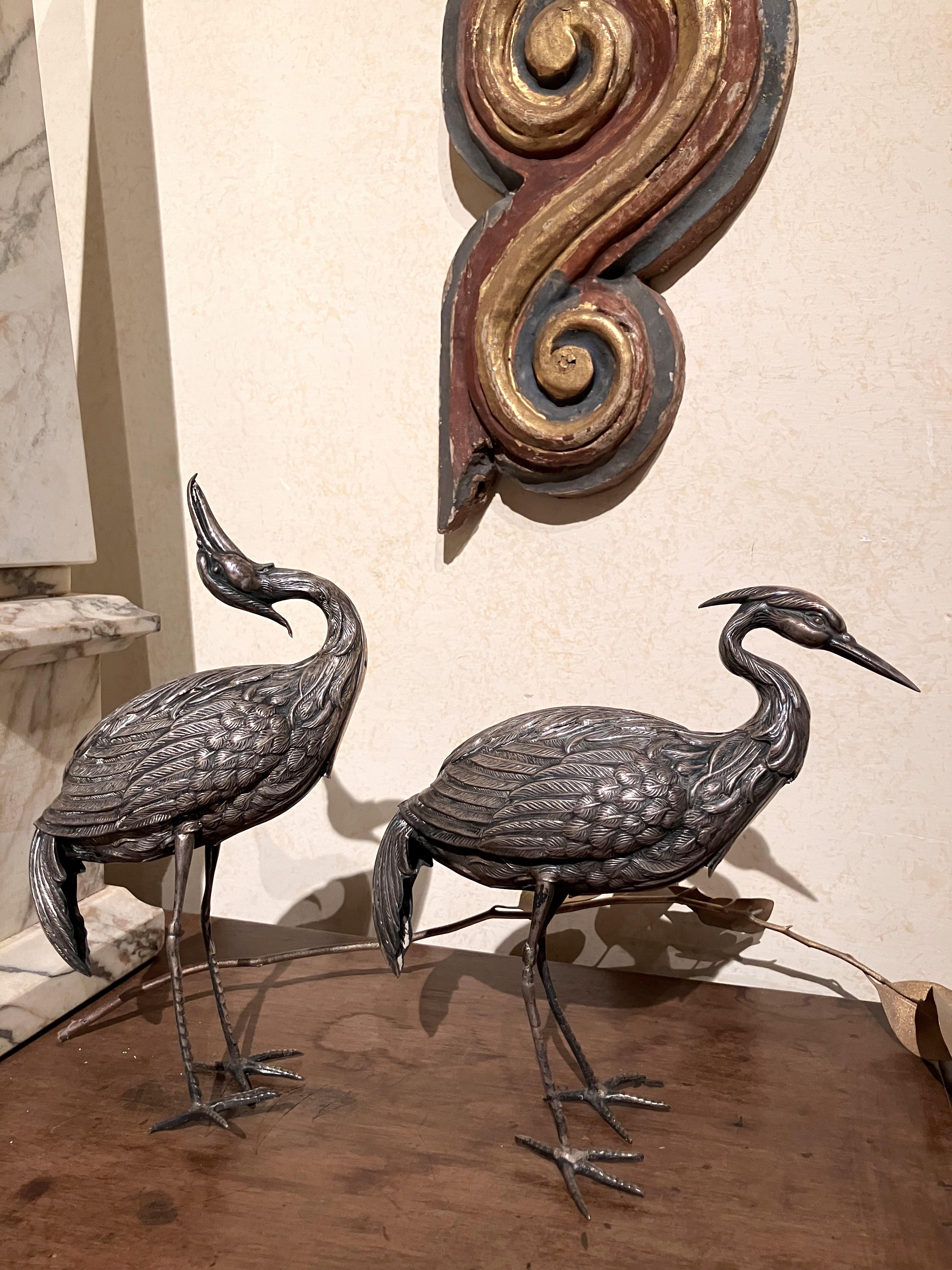 Ein Paar silberne Heronvogel-Deko-Skulpturen aus Vintage im Angebot 3
