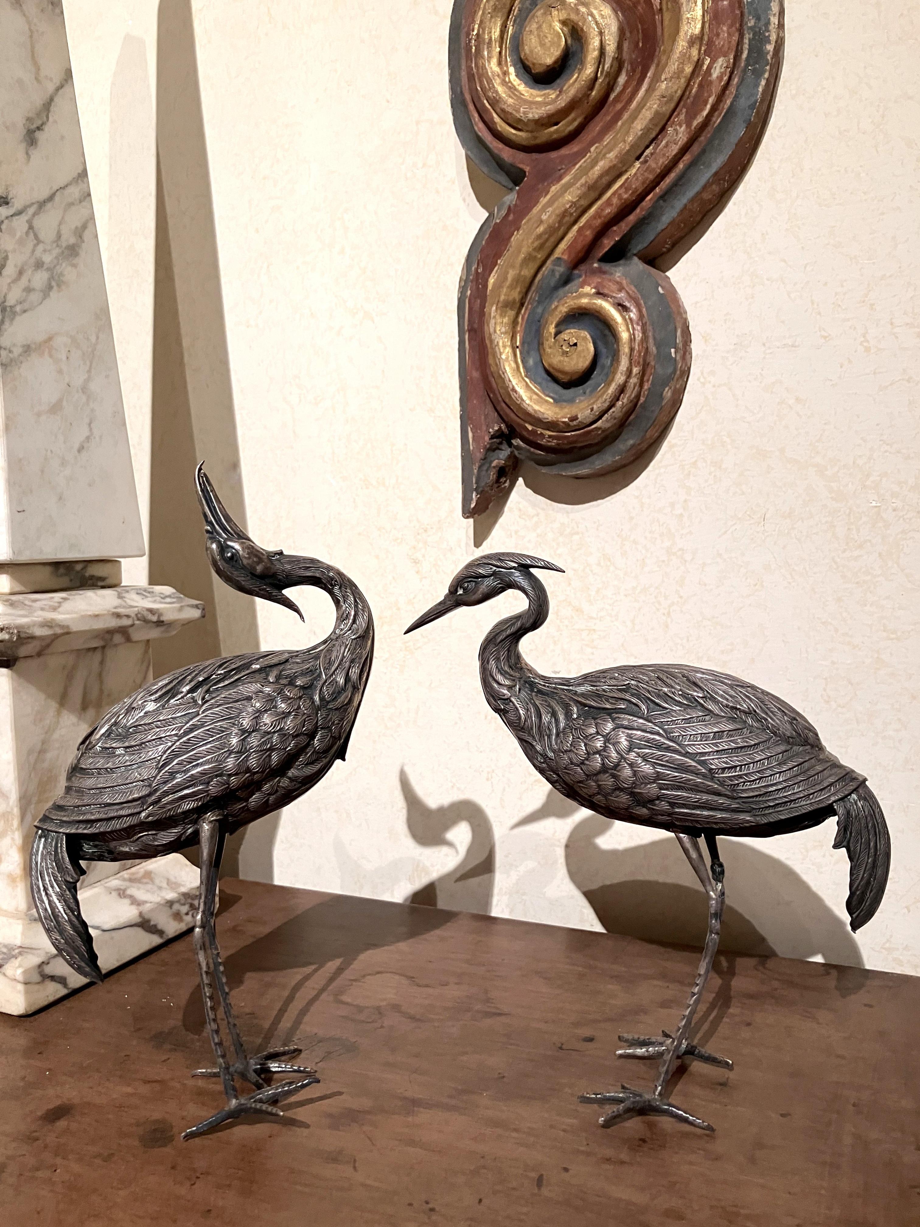 Ein Paar silberne Heronvogel-Deko-Skulpturen aus Vintage im Angebot 9