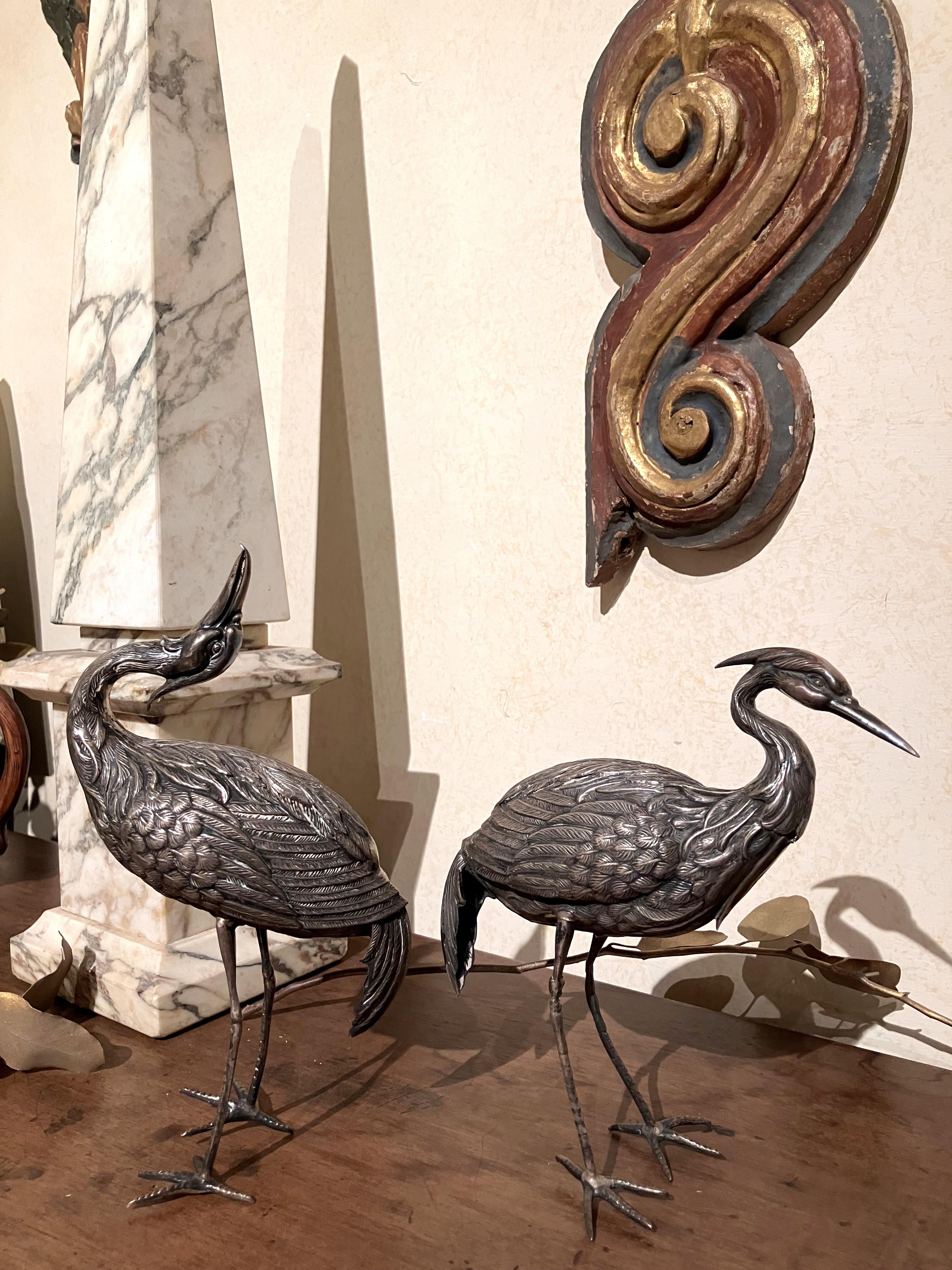 Ein Paar silberne Heronvogel-Deko-Skulpturen aus Vintage im Angebot 1