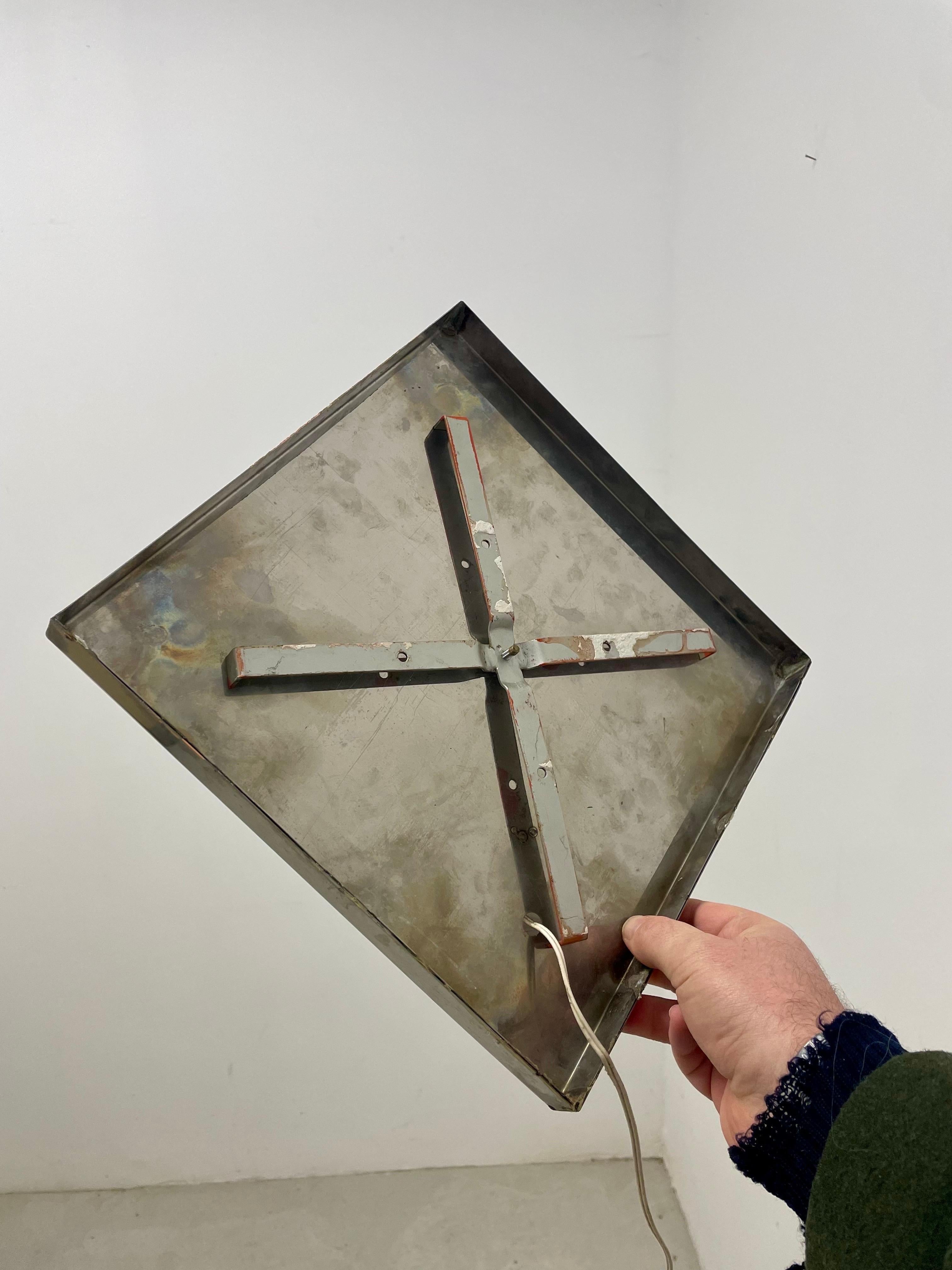 Un par de apliques de pared vintage de los años 70 - Francia. en Bueno estado para la venta en SOTTEVILLE-LÈS-ROUEN, FR