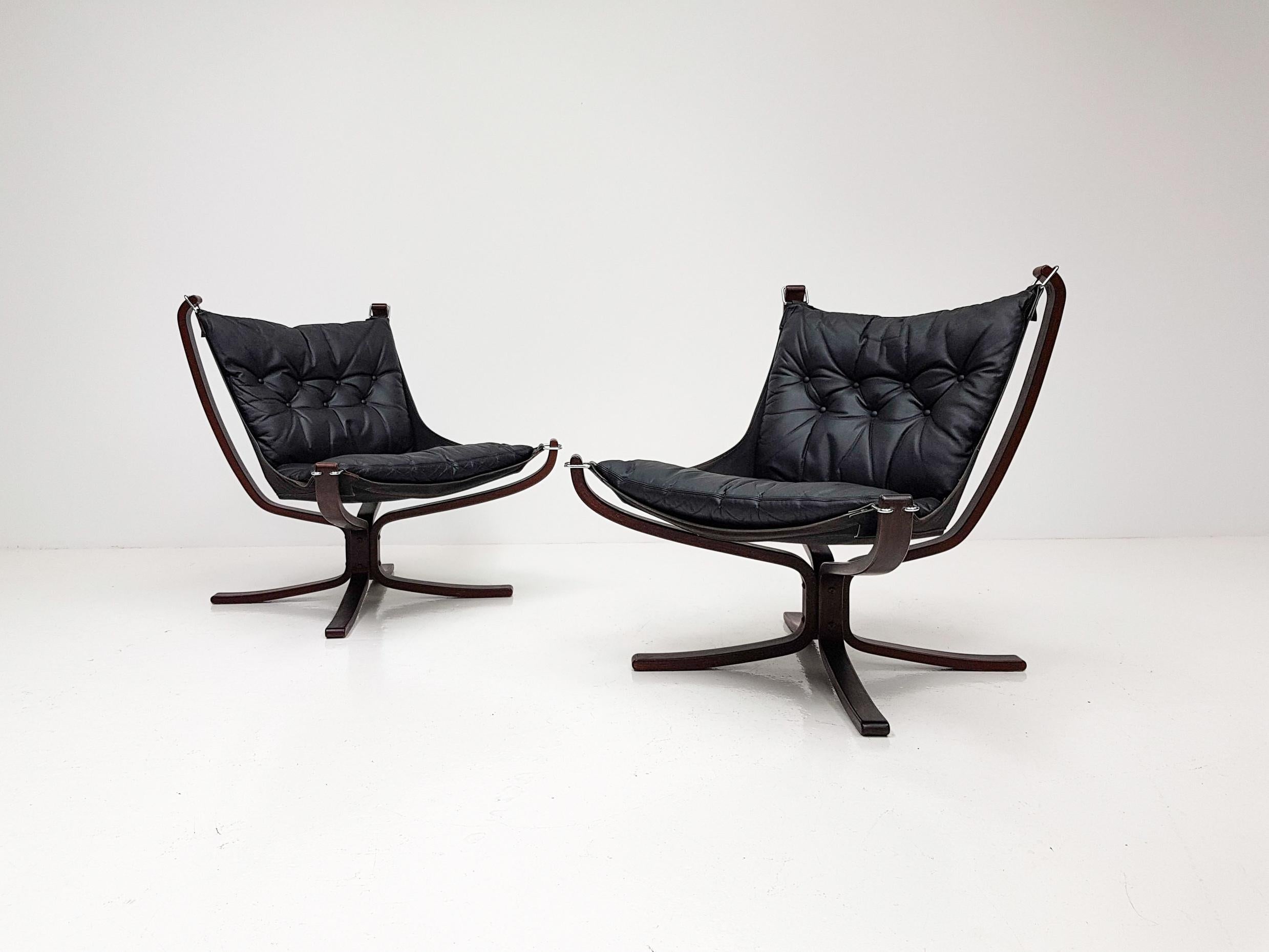 A pair of Iconic vintage 1970s Sigurd Ressell designed low-backed X framed Falcon chairs for Vatne Mobler, Norway.

A super comfortable, amazing looking pair of 1970s Sigurd Ressell designed iconic Falcon chairs. X framed with hammock