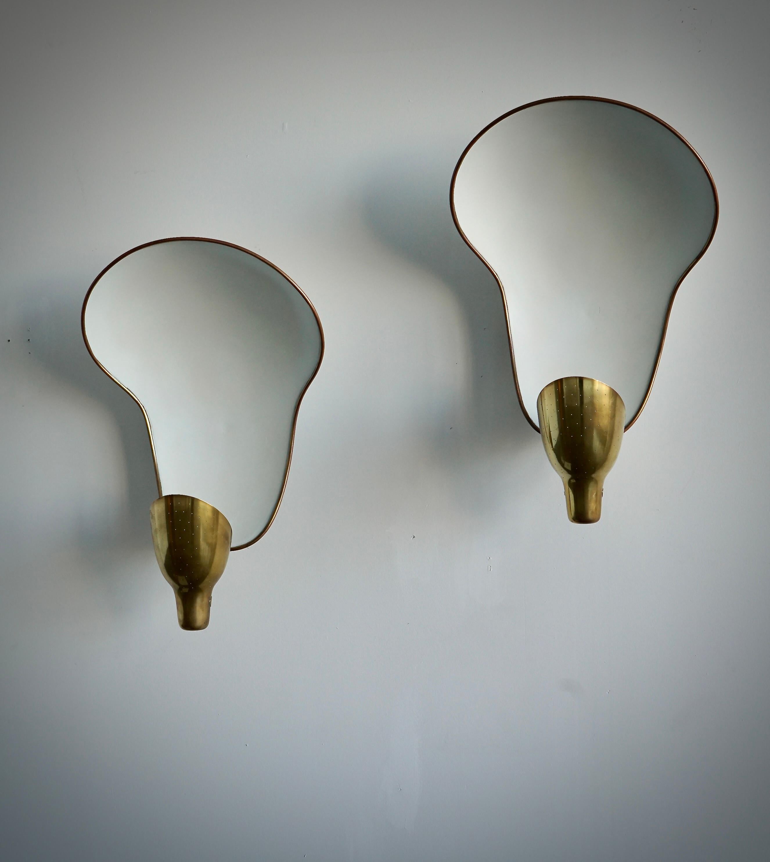Scandinavo moderno Una coppia di  lampade da parete modello 