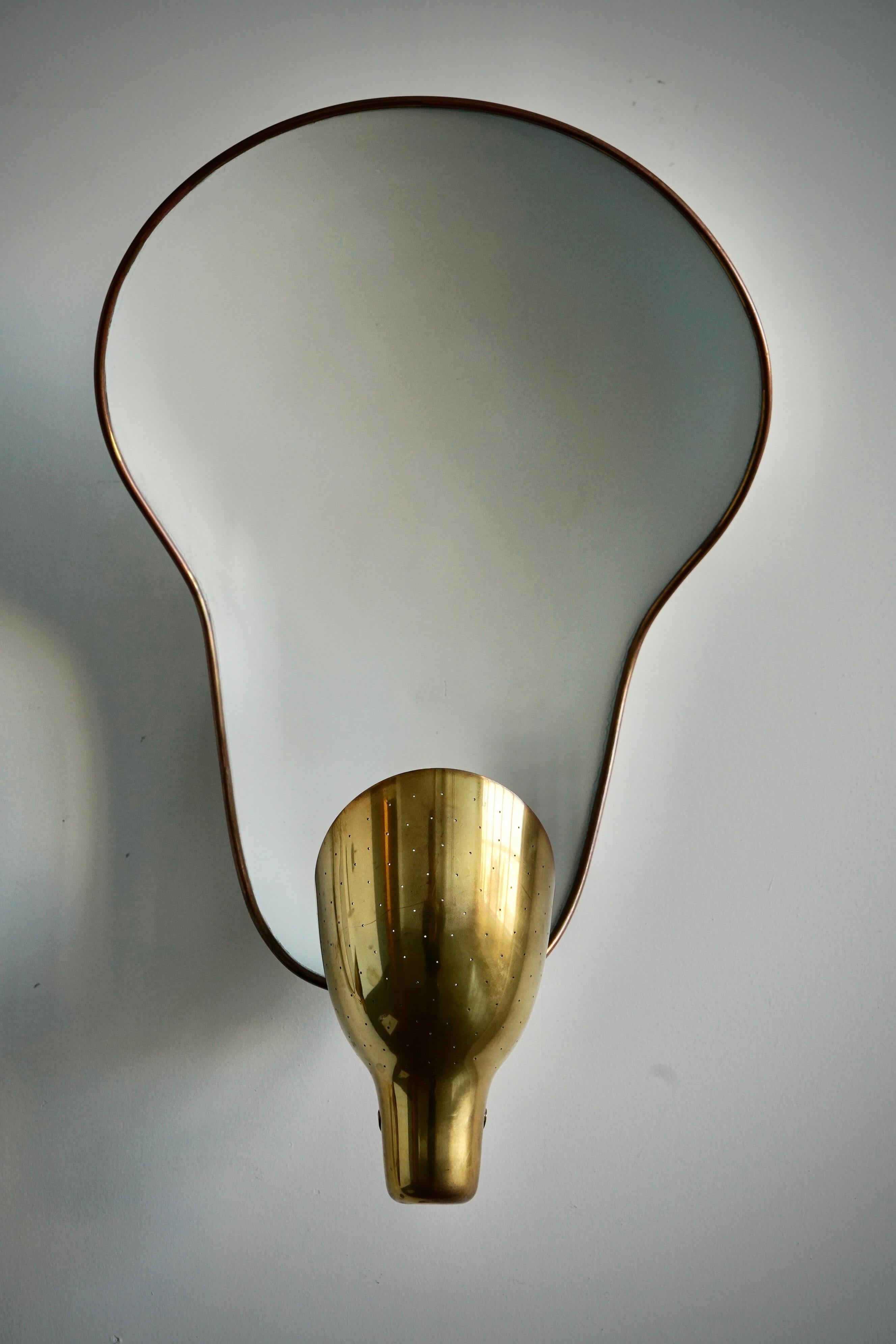 Una coppia di  lampade da parete modello 
