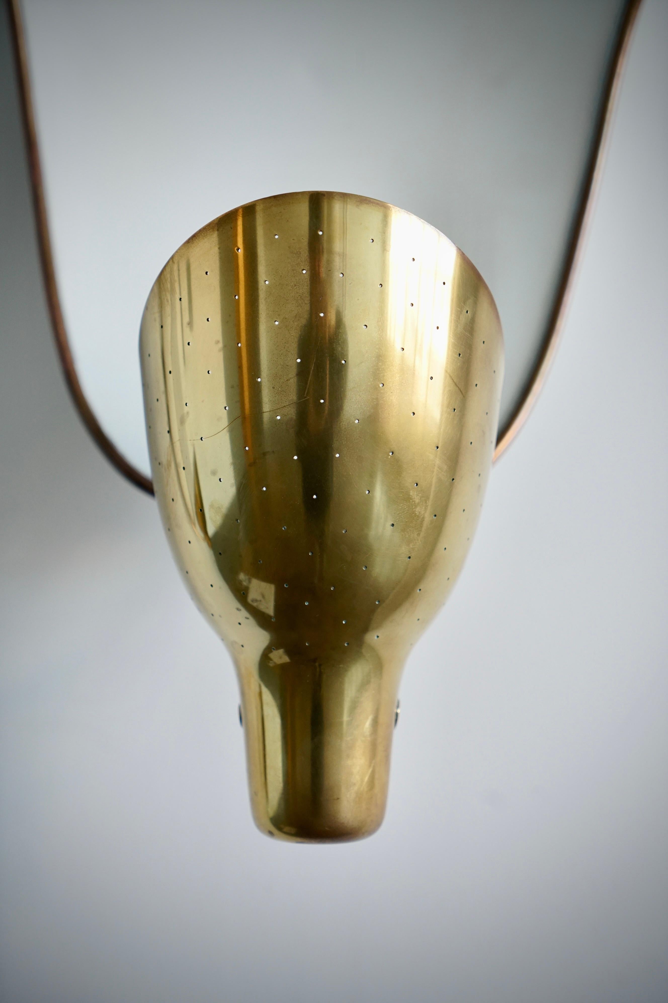 Ottone Una coppia di  lampade da parete modello 