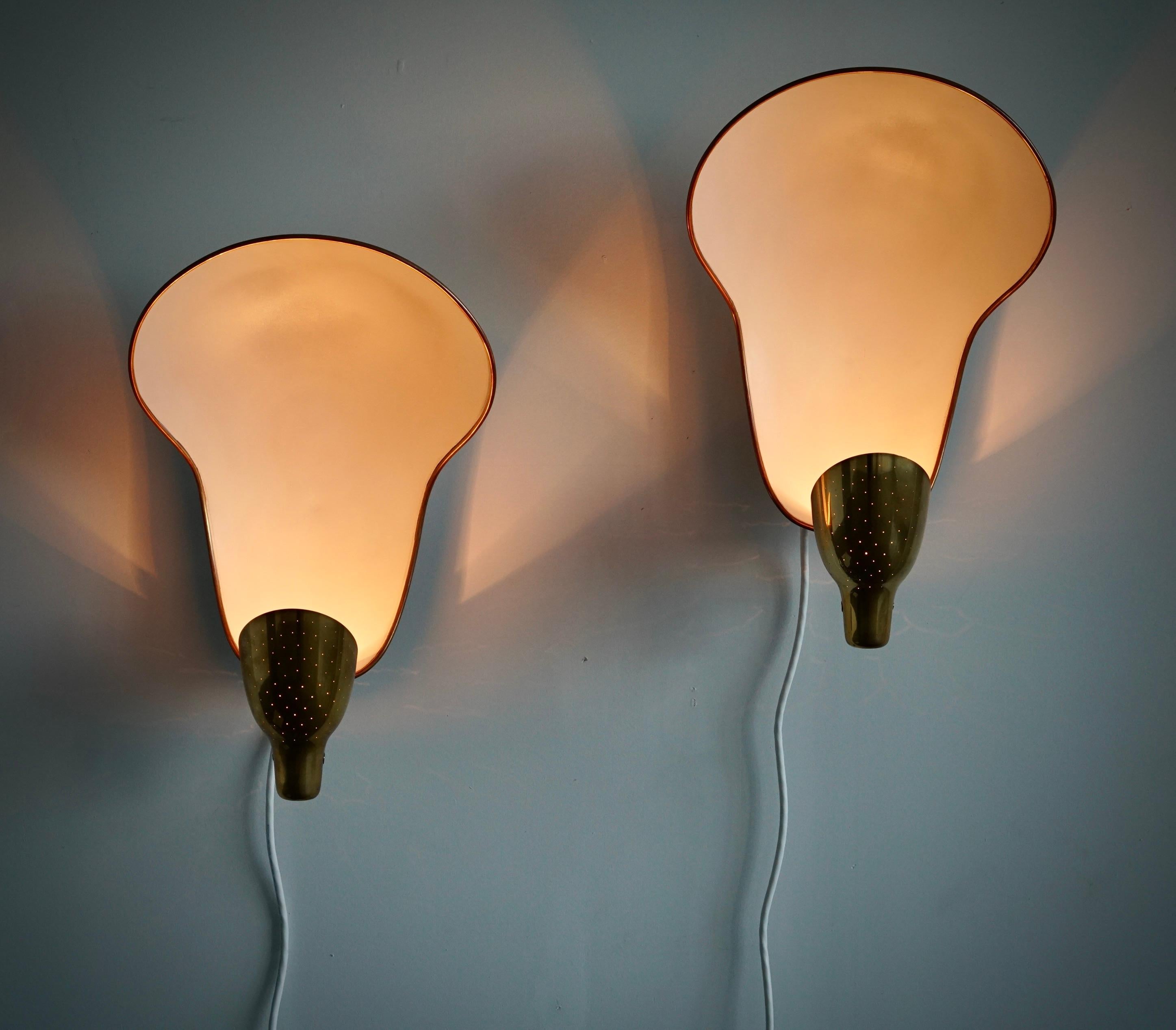 Una coppia di  lampade da parete modello 