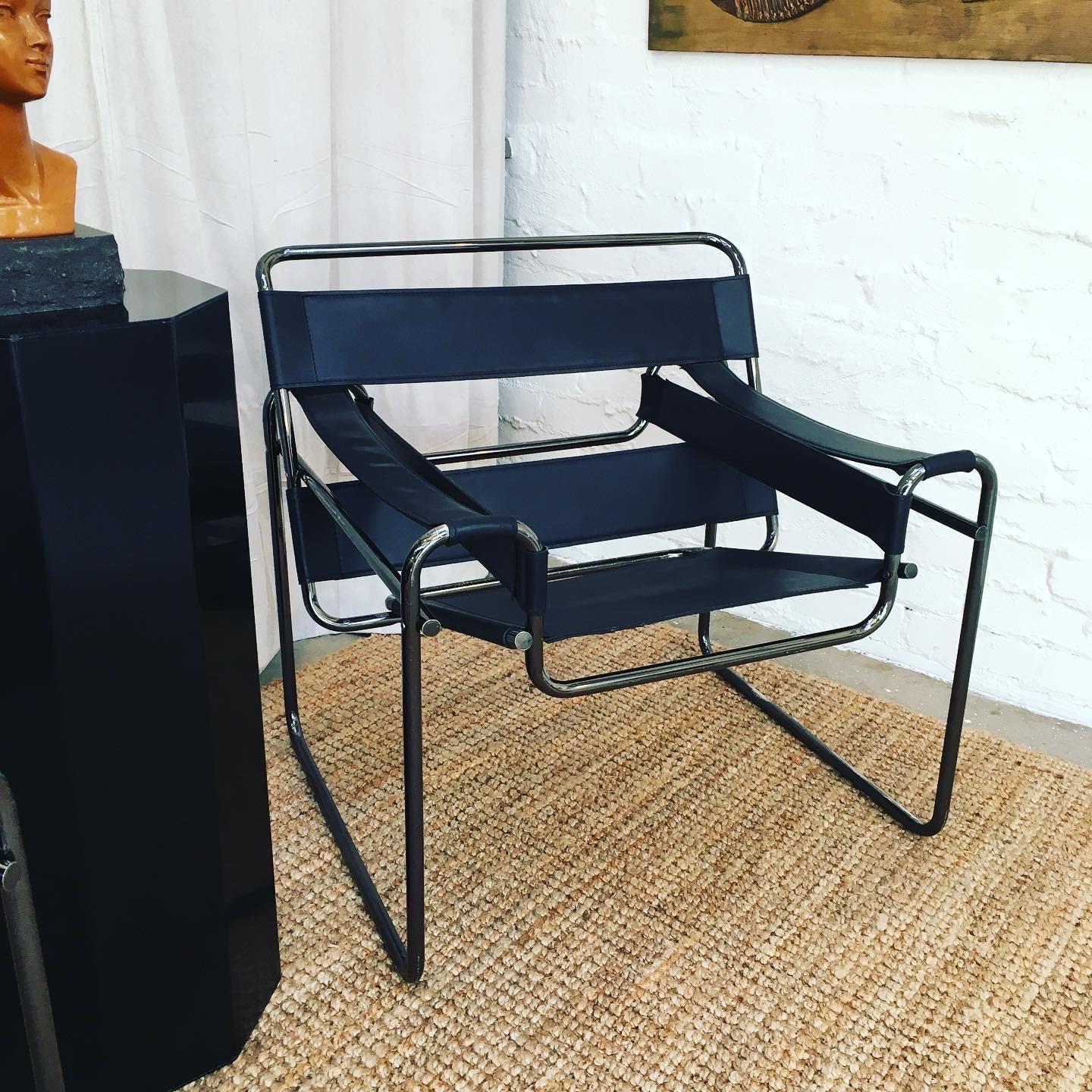 Pair of Wassily Chairs with Anodised Black Frames, Italy, 1980s 3