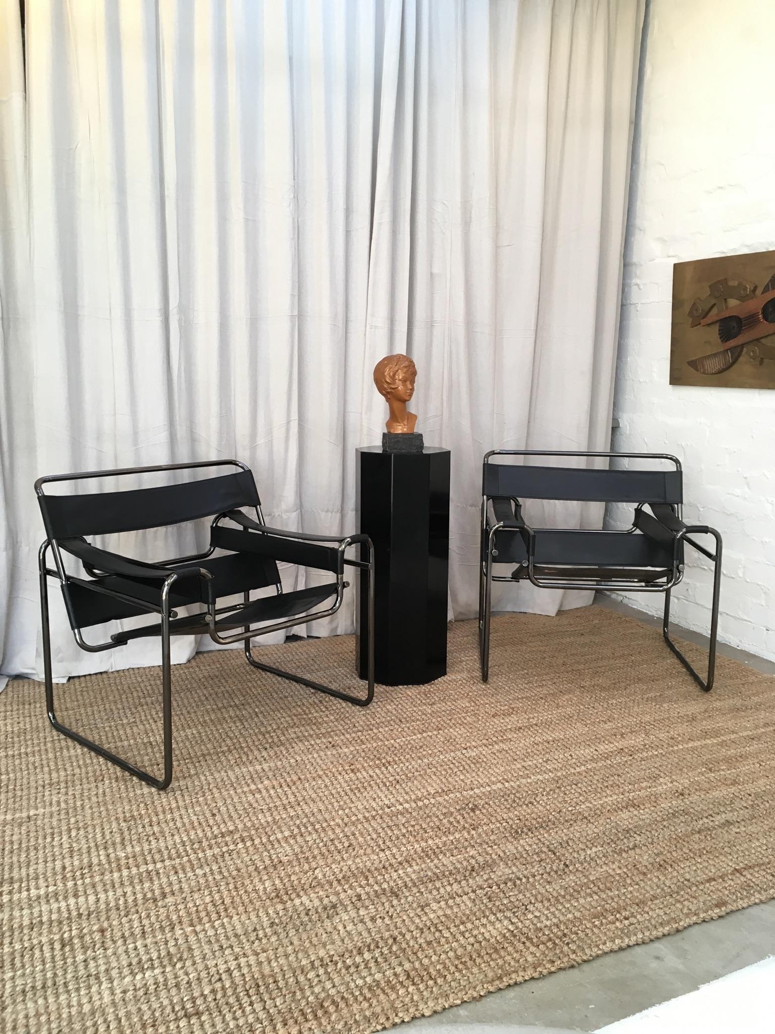 Leather Pair of Wassily Chairs with Anodised Black Frames, Italy, 1980s