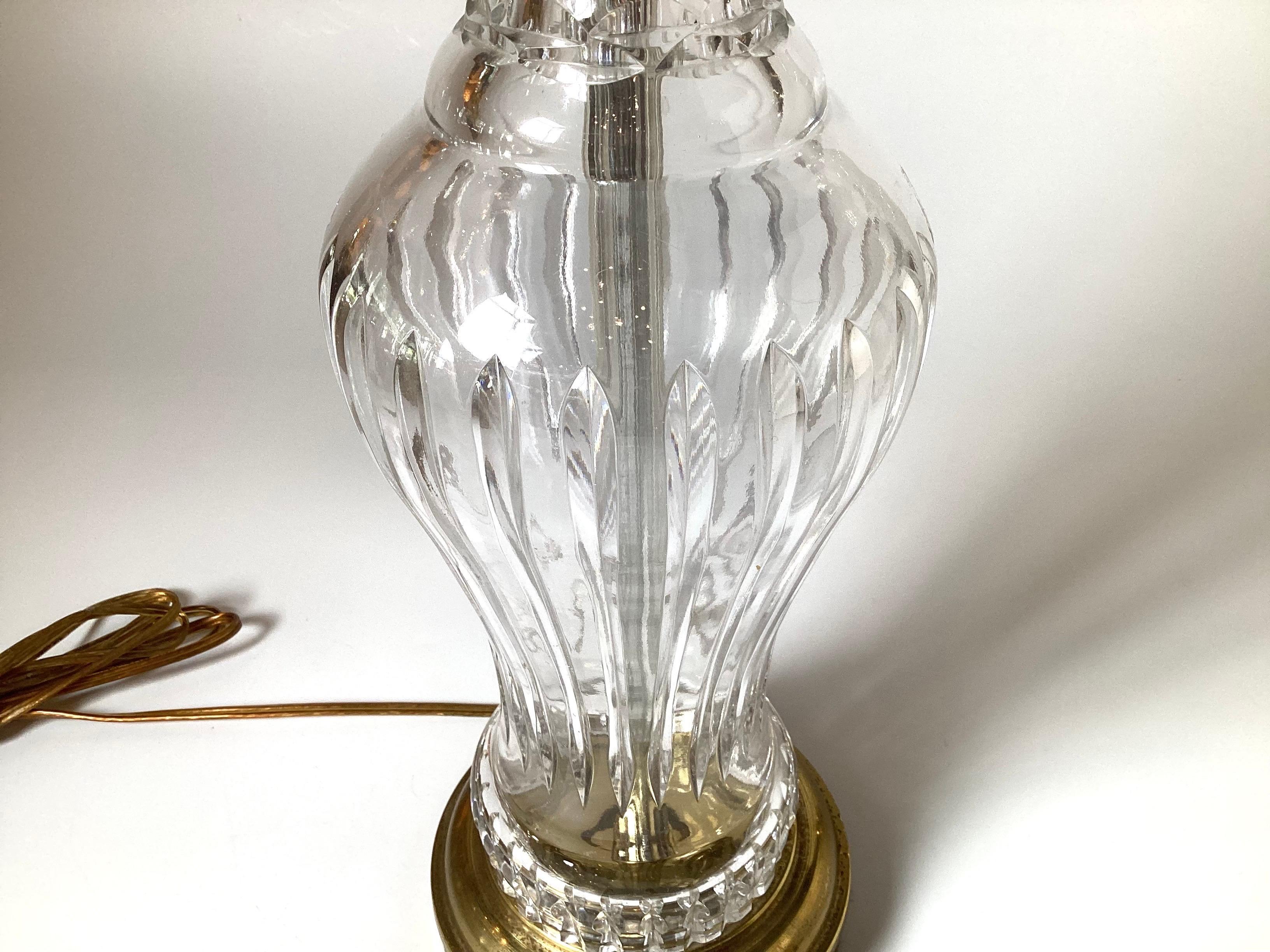 Ein Paar wasserklare Kristall-Tischlampen Hollywood Regency im Angebot 2