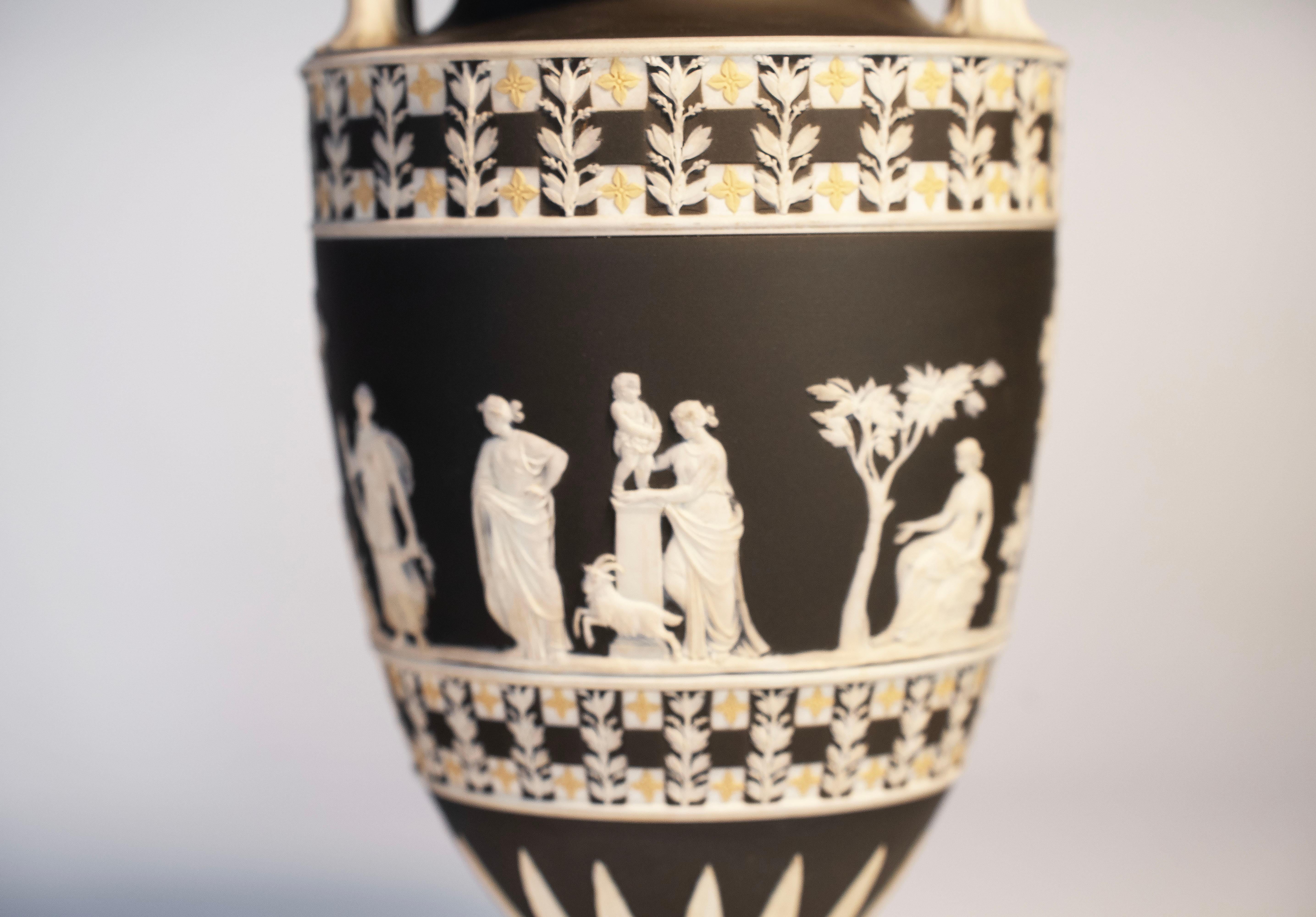 Terracotta Coppia di vasi a immersione tricolore in diaspro di Wedgwood, circa 18° secolo in vendita