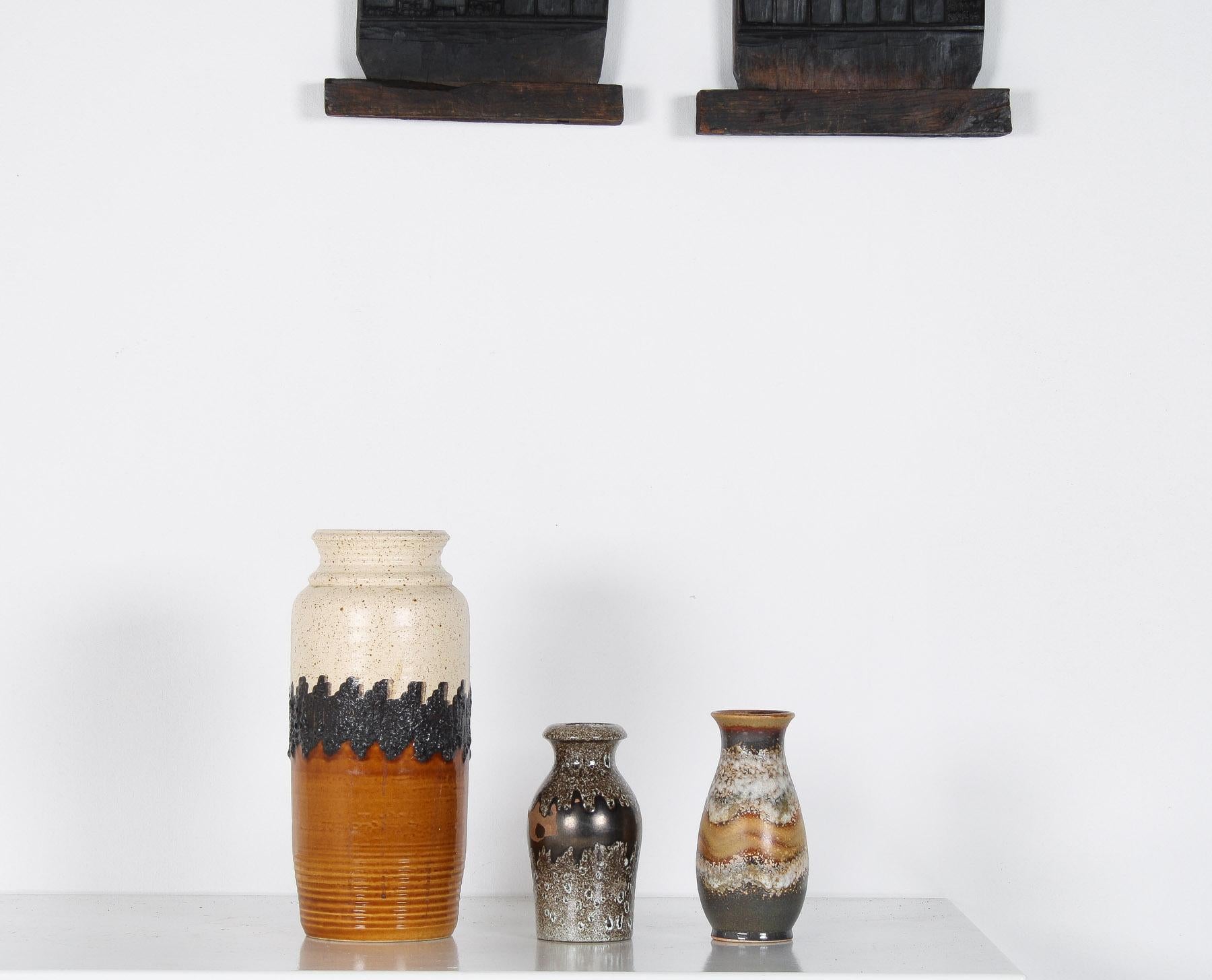 Paire de vases à lave en West German Pottery dans des tons terreux et vibrants - Shelf Art en vente 7