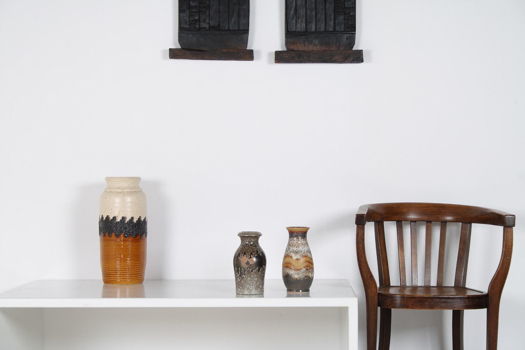 Allemand Paire de vases à lave en West German Pottery dans des tons terreux et vibrants - Shelf Art en vente