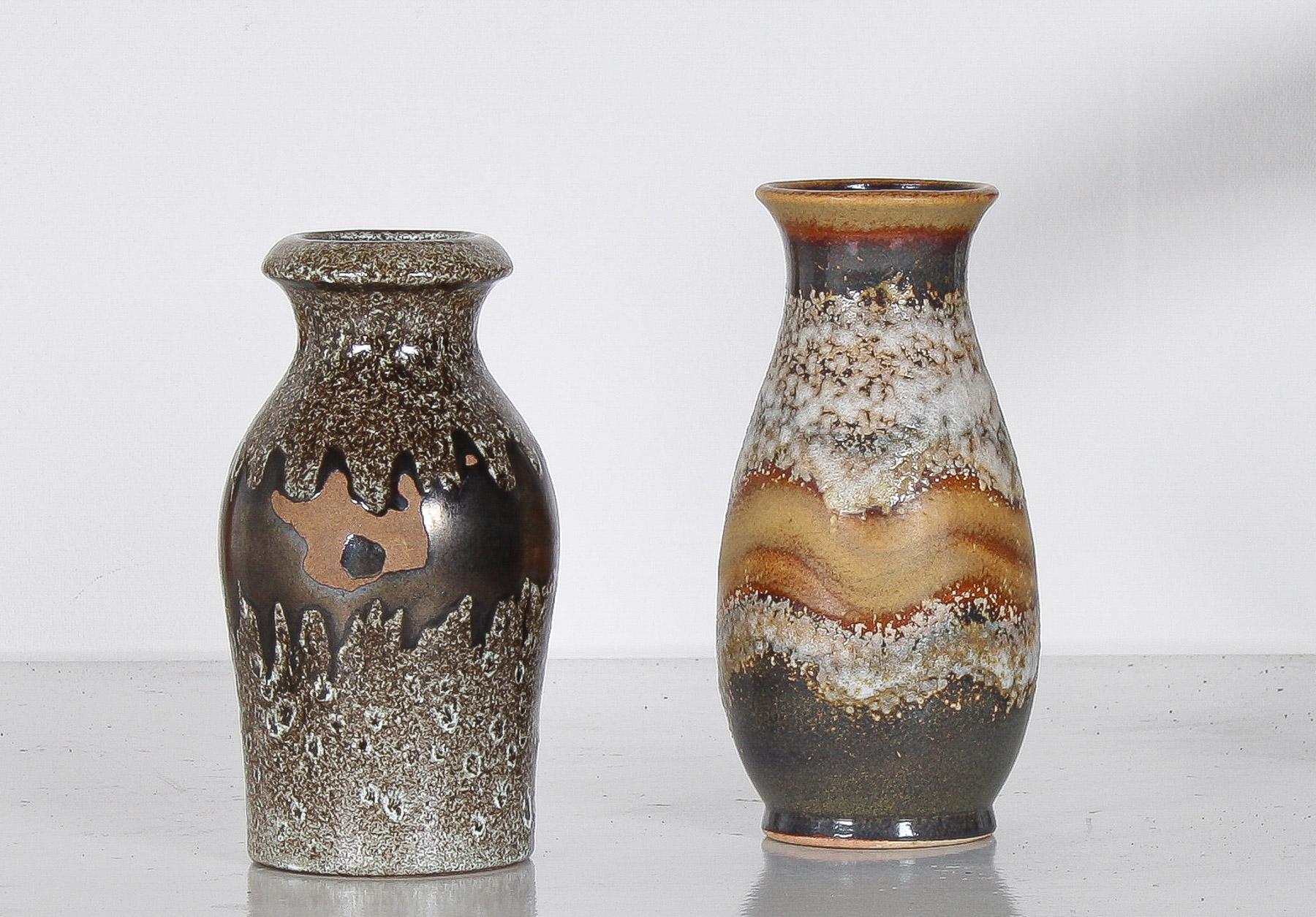Vernissé Paire de vases à lave en West German Pottery dans des tons terreux et vibrants - Shelf Art en vente