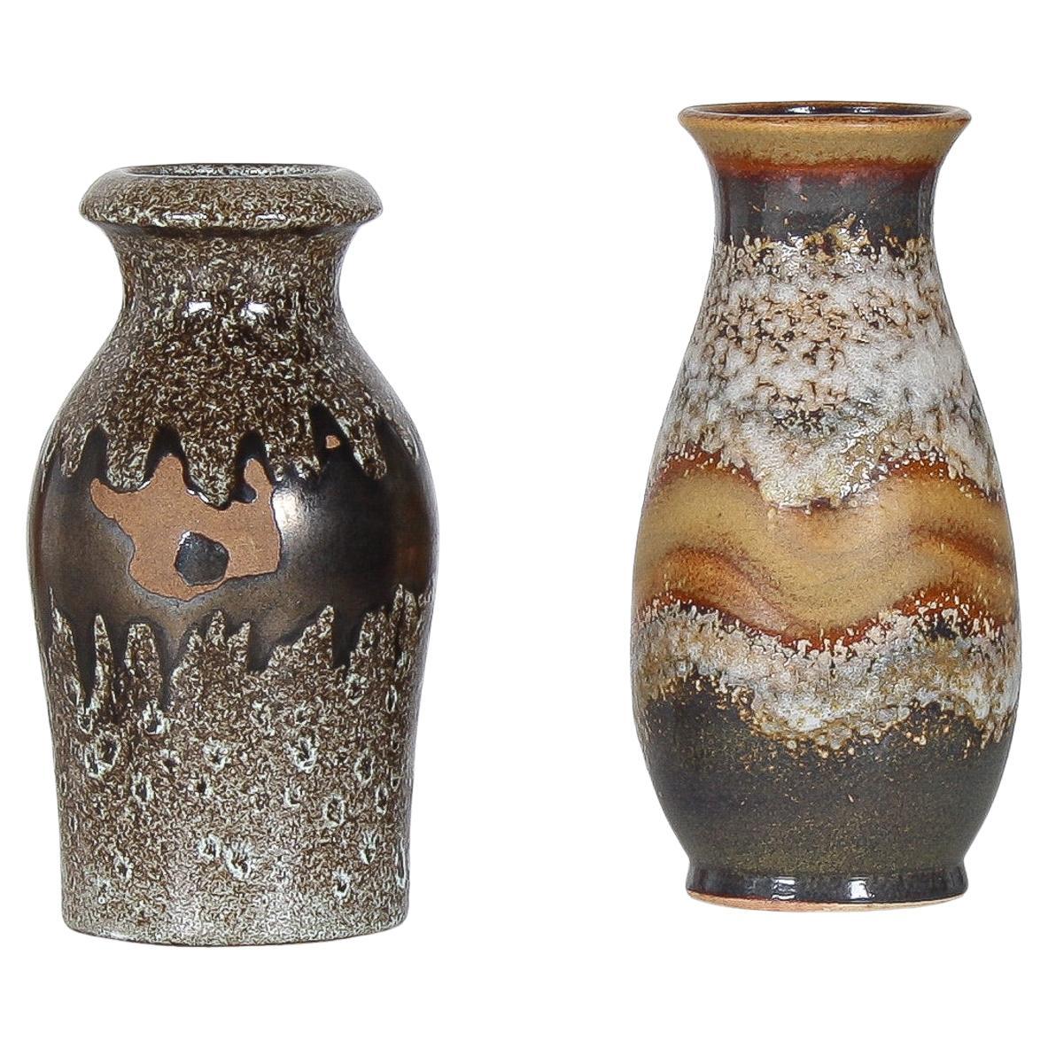 Paire de vases à lave en West German Pottery dans des tons terreux et vibrants - Shelf Art