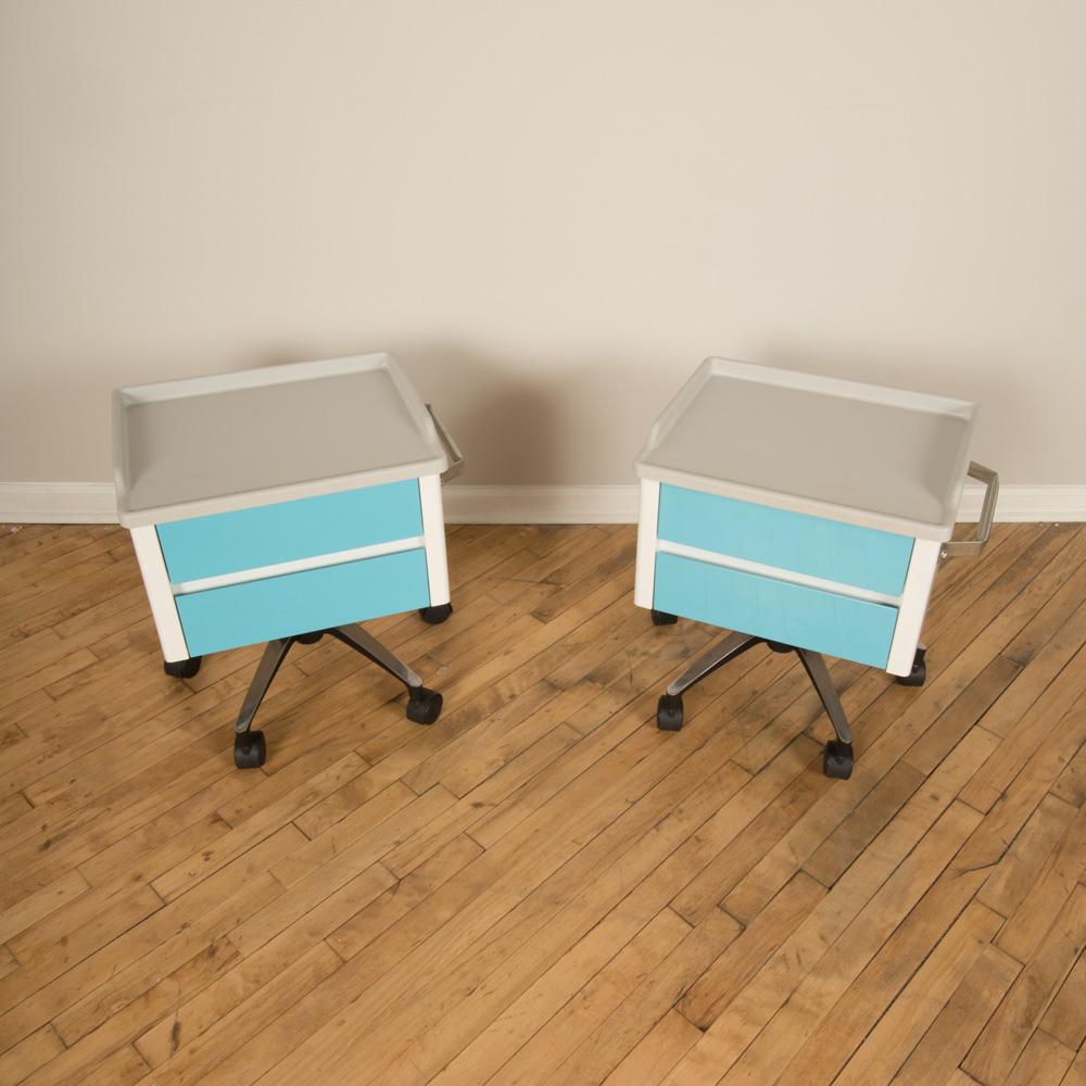 Pair of White and Blue Two Drawers Side Cabinets on Rolling Base, circa 1970s. In Good Condition For Sale In Philadelphia, PA