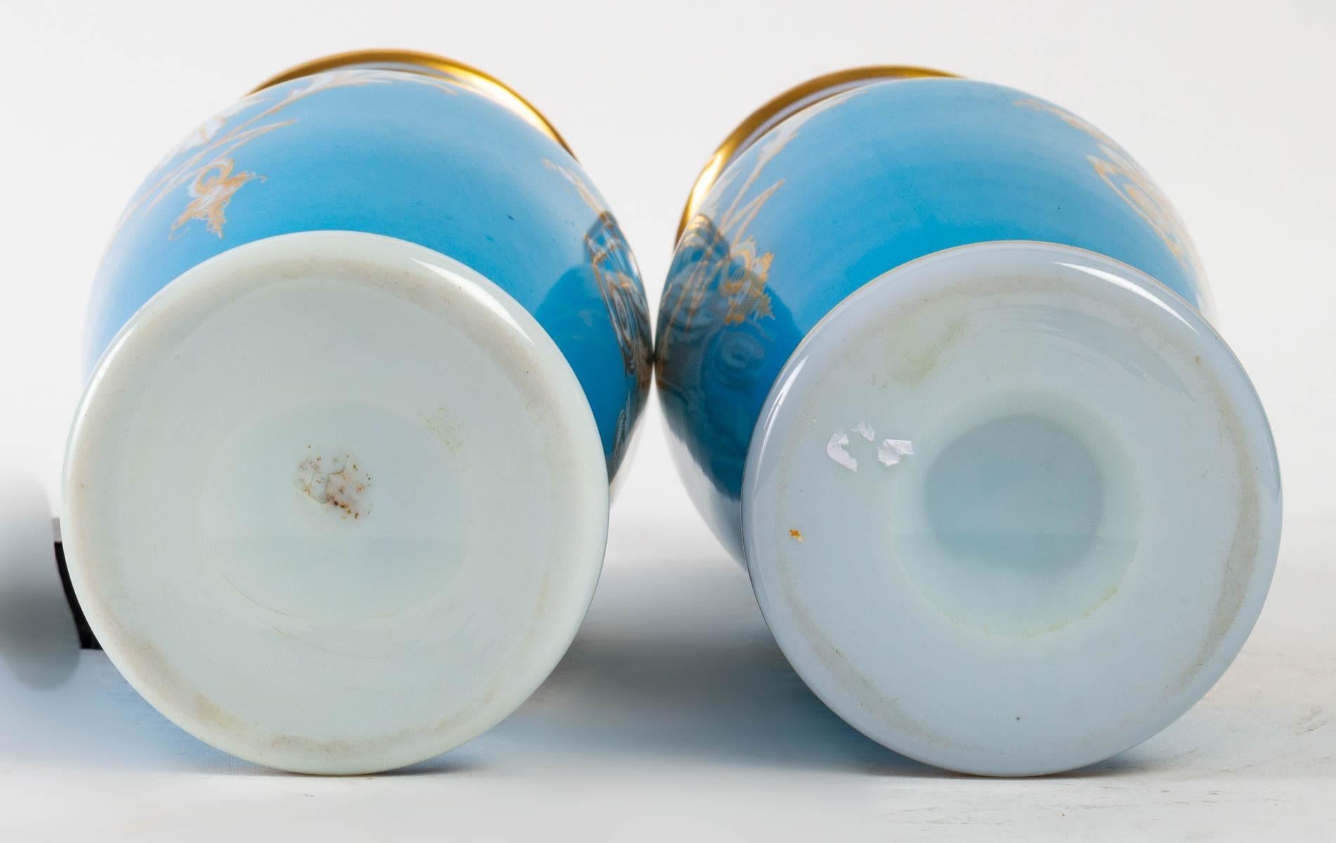 A pair of white and sky blue opaline vases, Baccarat, 19th century, Napoleon III period.
Measures: H: 35 cm, D: 13 cm.